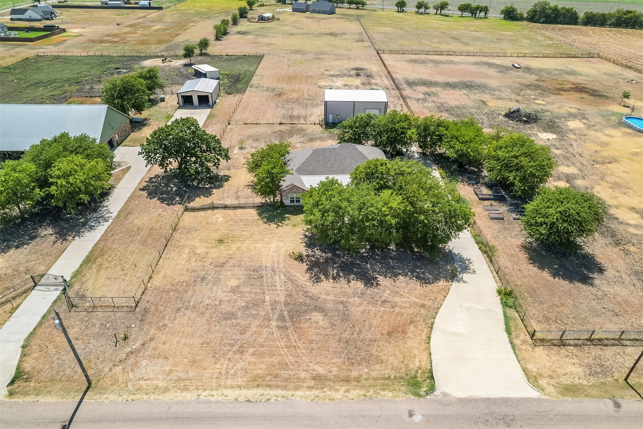Single Family Residence For Sale in Ellis County , 401 Carter Road, Italy, Texas 76651, 3 Bedroom, 2 Bathroom, 2 Garage spaces, 2,336 Sqft, built in 2021, mls#21367504, Real Estate Agent in Italy, Homes For Sale in Ellis county, Homes For Sale in Italy, Realtor in Italy Texas, Real Estate Brokerage Independent Realty Texas, Luminita Cordes Realtor