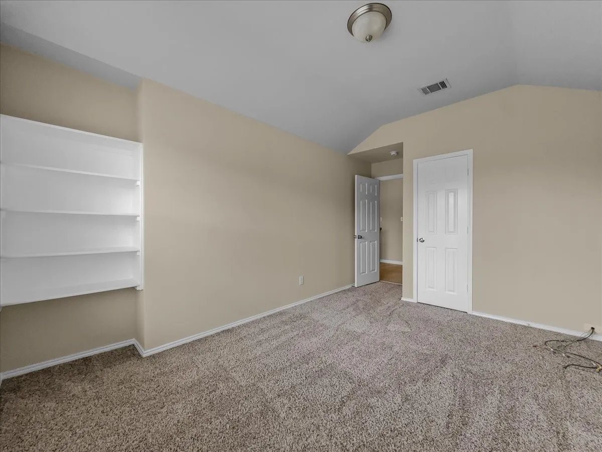Single Family Residence For Sale in Tarrant County , 5701 Parkview Hills Lane, Fort Worth, Texas 76179, 3 Bedroom, 3 Bathroom, 2 Garage spaces, 1,702 Sqft, built in 2009, mls#21367385, Real Estate Agent in Fort Worth, Homes For Sale in Tarrant county, Homes For Sale in Fort Worth, Realtor in Fort Worth Texas, Real Estate Brokerage Independent Realty Texas, Luminita Cordes Realtor