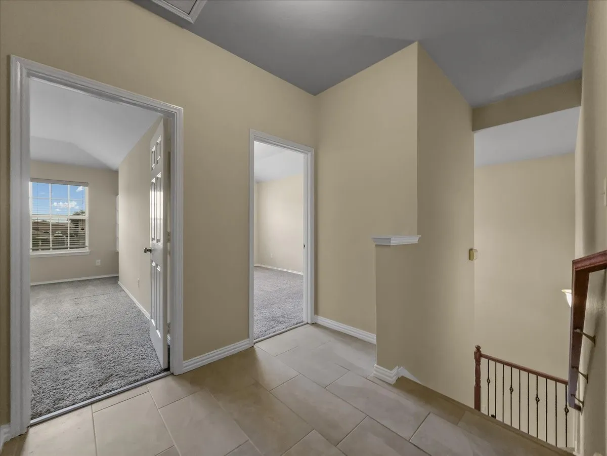 Single Family Residence For Sale in Tarrant County , 5701 Parkview Hills Lane, Fort Worth, Texas 76179, 3 Bedroom, 3 Bathroom, 2 Garage spaces, 1,702 Sqft, built in 2009, mls#21367385, Real Estate Agent in Fort Worth, Homes For Sale in Tarrant county, Homes For Sale in Fort Worth, Realtor in Fort Worth Texas, Real Estate Brokerage Independent Realty Texas, Luminita Cordes Realtor