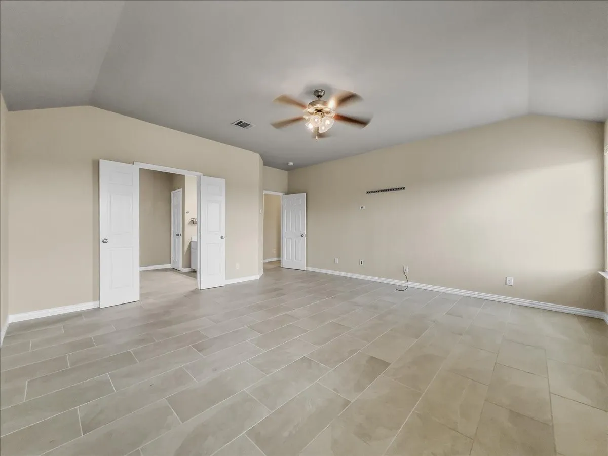 Single Family Residence For Sale in Tarrant County , 5701 Parkview Hills Lane, Fort Worth, Texas 76179, 3 Bedroom, 3 Bathroom, 2 Garage spaces, 1,702 Sqft, built in 2009, mls#21367385, Real Estate Agent in Fort Worth, Homes For Sale in Tarrant county, Homes For Sale in Fort Worth, Realtor in Fort Worth Texas, Real Estate Brokerage Independent Realty Texas, Luminita Cordes Realtor
