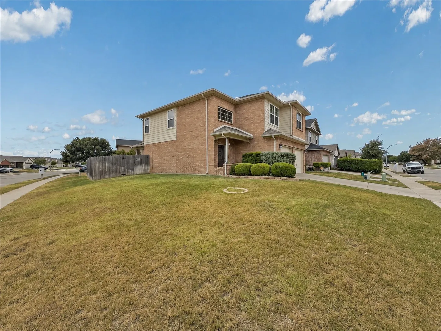 Single Family Residence For Sale in Tarrant County , 5701 Parkview Hills Lane, Fort Worth, Texas 76179, 3 Bedroom, 3 Bathroom, 2 Garage spaces, 1,702 Sqft, built in 2009, mls#21367385, Real Estate Agent in Fort Worth, Homes For Sale in Tarrant county, Homes For Sale in Fort Worth, Realtor in Fort Worth Texas, Real Estate Brokerage Independent Realty Texas, Luminita Cordes Realtor