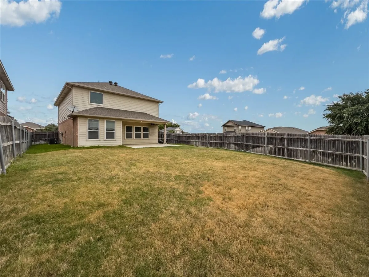 Single Family Residence For Sale in Tarrant County , 5701 Parkview Hills Lane, Fort Worth, Texas 76179, 3 Bedroom, 3 Bathroom, 2 Garage spaces, 1,702 Sqft, built in 2009, mls#21367385, Real Estate Agent in Fort Worth, Homes For Sale in Tarrant county, Homes For Sale in Fort Worth, Realtor in Fort Worth Texas, Real Estate Brokerage Independent Realty Texas, Luminita Cordes Realtor