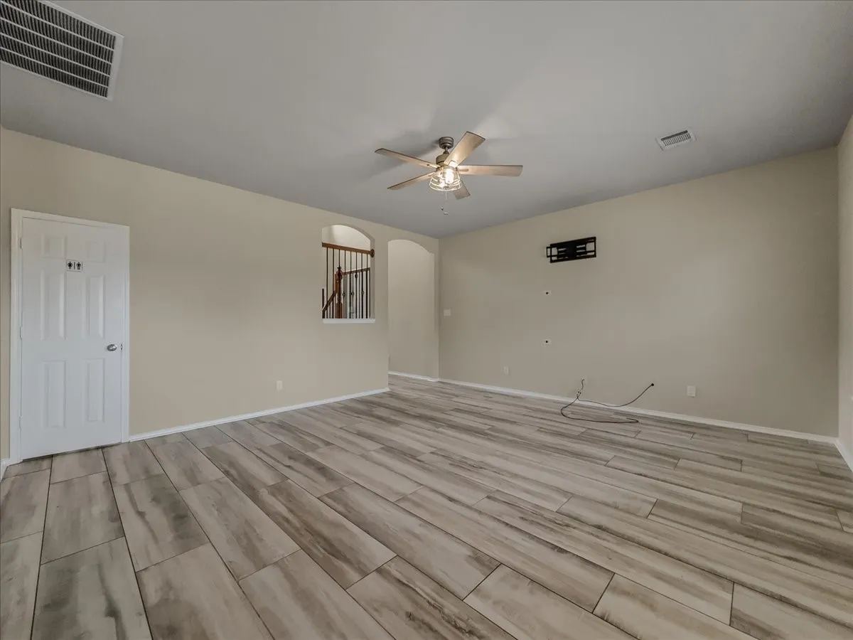 Single Family Residence For Sale in Tarrant County , 5701 Parkview Hills Lane, Fort Worth, Texas 76179, 3 Bedroom, 3 Bathroom, 2 Garage spaces, 1,702 Sqft, built in 2009, mls#21367385, Real Estate Agent in Fort Worth, Homes For Sale in Tarrant county, Homes For Sale in Fort Worth, Realtor in Fort Worth Texas, Real Estate Brokerage Independent Realty Texas, Luminita Cordes Realtor