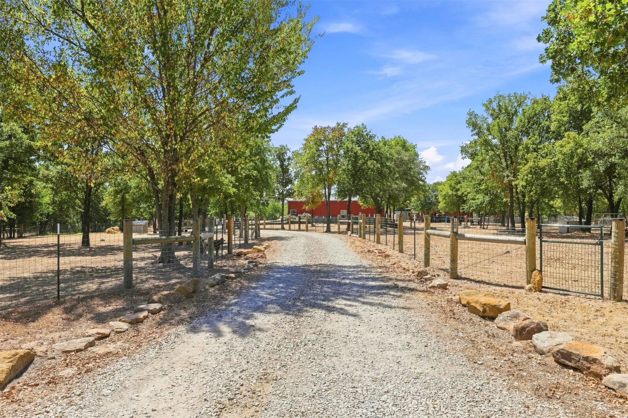 Single Family Residence For Sale in Parker County , 1000 Middleton Road, Weatherford, Texas 76088, 2 Bedroom, 2 Bathroom, Garage spaces, 1,300 Sqft, built in 2021, mls#21367422, Real Estate Agent in Weatherford, Homes For Sale in Parker county, Homes For Sale in Weatherford, Realtor in Weatherford Texas, Real Estate Brokerage Independent Realty Texas, Luminita Cordes Realtor