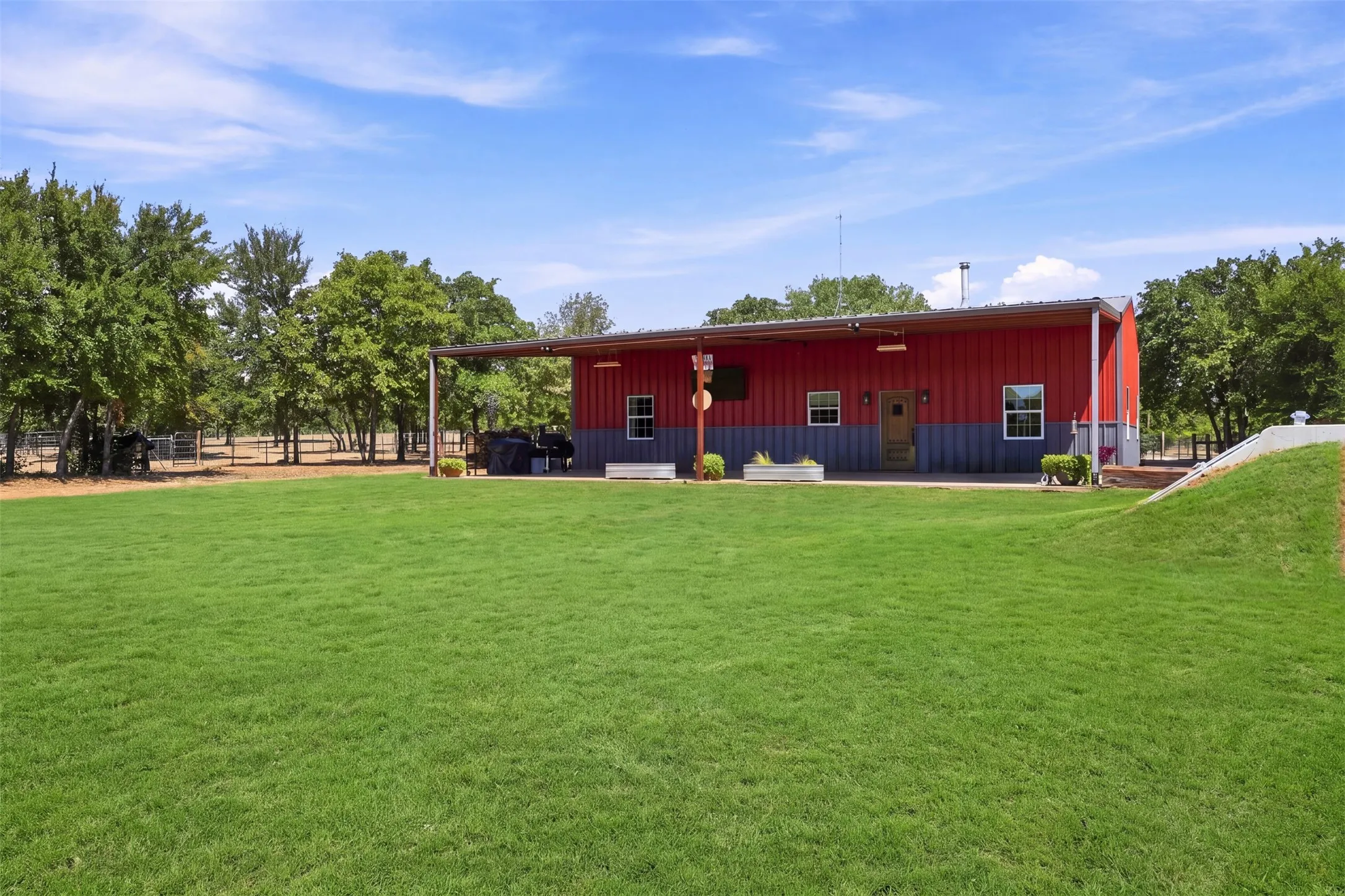 Single Family Residence For Sale in Parker County , 1000 Middleton Road, Weatherford, Texas 76088, 2 Bedroom, 2 Bathroom, Garage spaces, 1,300 Sqft, built in 2021, mls#21367422, Real Estate Agent in Weatherford, Homes For Sale in Parker county, Homes For Sale in Weatherford, Realtor in Weatherford Texas, Real Estate Brokerage Independent Realty Texas, Luminita Cordes Realtor