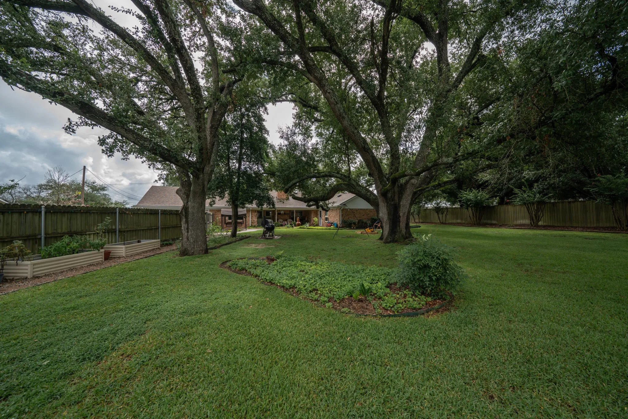 Single Family Residence For Sale in Smith County , 1413 S Main Street S, Lindale, Texas 75771, 3 Bedroom, 2 Bathroom, 2 Garage spaces, 2,104 Sqft, built in 1970, Price $385,000, mls#21364463, Real Estate Agent in Lindale, Homes For Sale in Smith county, Homes For Sale in Lindale, Realtor in Lindale Texas, Real Estate Brokerage Independent Realty Texas, Luminita Cordes Realtor