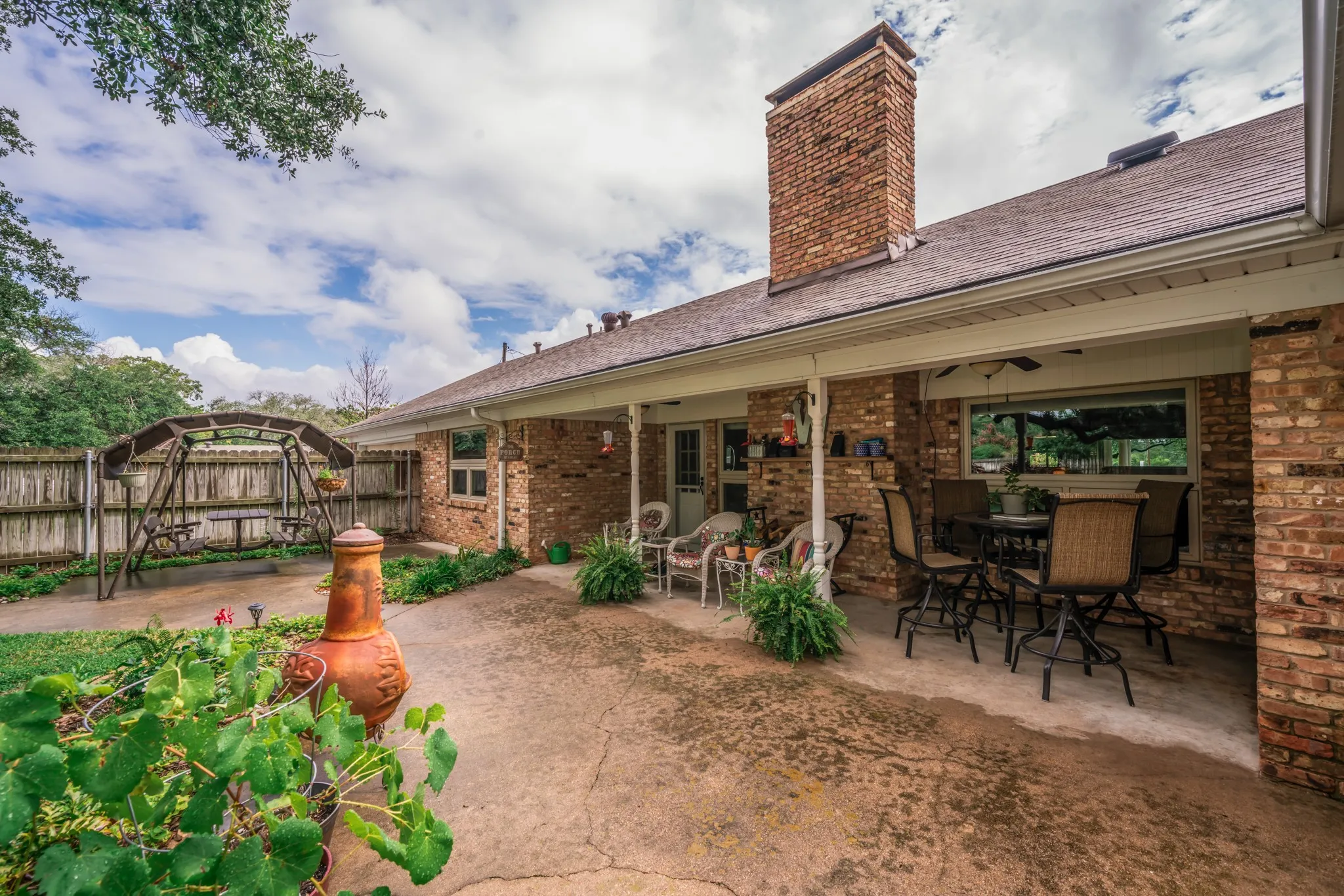 Single Family Residence For Sale in Smith County , 1413 S Main Street S, Lindale, Texas 75771, 3 Bedroom, 2 Bathroom, 2 Garage spaces, 2,104 Sqft, built in 1970, Price $385,000, mls#21364463, Real Estate Agent in Lindale, Homes For Sale in Smith county, Homes For Sale in Lindale, Realtor in Lindale Texas, Real Estate Brokerage Independent Realty Texas, Luminita Cordes Realtor