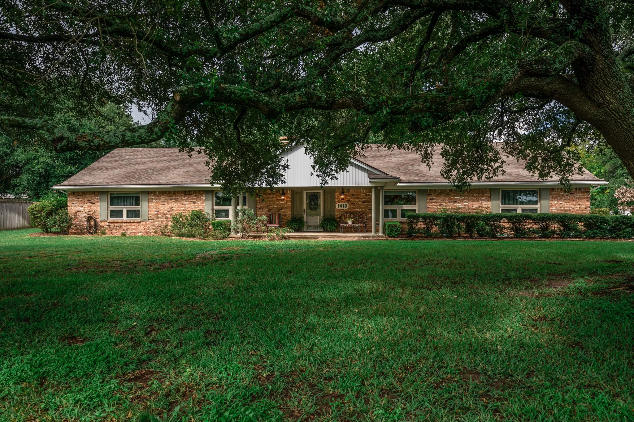 Single Family Residence For Sale in Smith County , 1413 S Main Street S, Lindale, Texas 75771, 3 Bedroom, 2 Bathroom, 2 Garage spaces, 2,104 Sqft, built in 1970, Price $385,000, mls#21364463, Real Estate Agent in Lindale, Homes For Sale in Smith county, Homes For Sale in Lindale, Realtor in Lindale Texas, Real Estate Brokerage Independent Realty Texas, Luminita Cordes Realtor