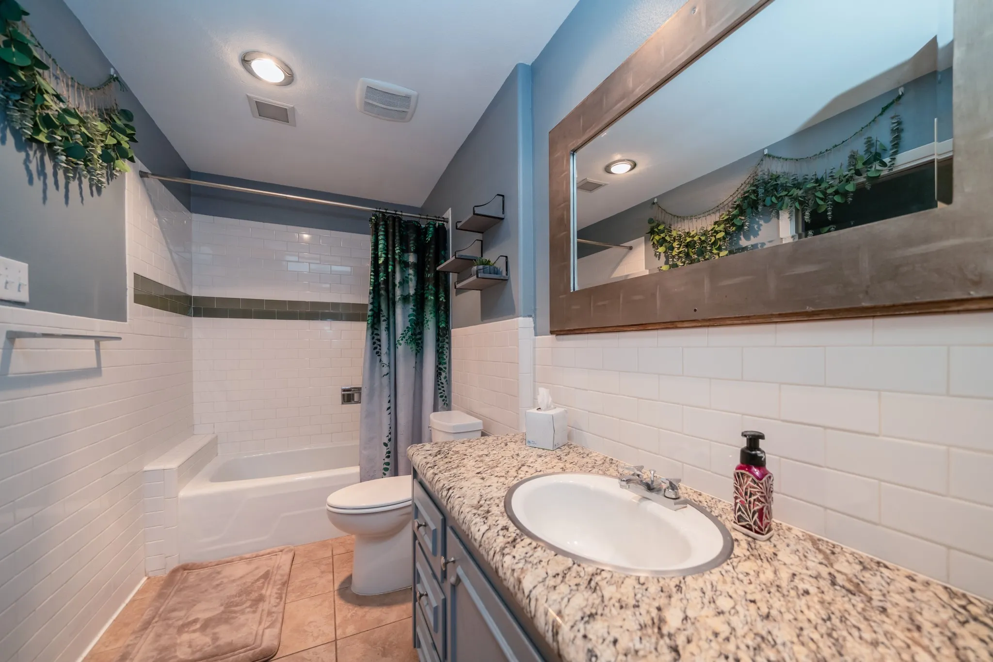 Single Family Residence For Sale in Smith County , 1413 S Main Street S, Lindale, Texas 75771, 3 Bedroom, 2 Bathroom, 2 Garage spaces, 2,104 Sqft, built in 1970, Price $385,000, mls#21364463, Real Estate Agent in Lindale, Homes For Sale in Smith county, Homes For Sale in Lindale, Realtor in Lindale Texas, Real Estate Brokerage Independent Realty Texas, Luminita Cordes Realtor