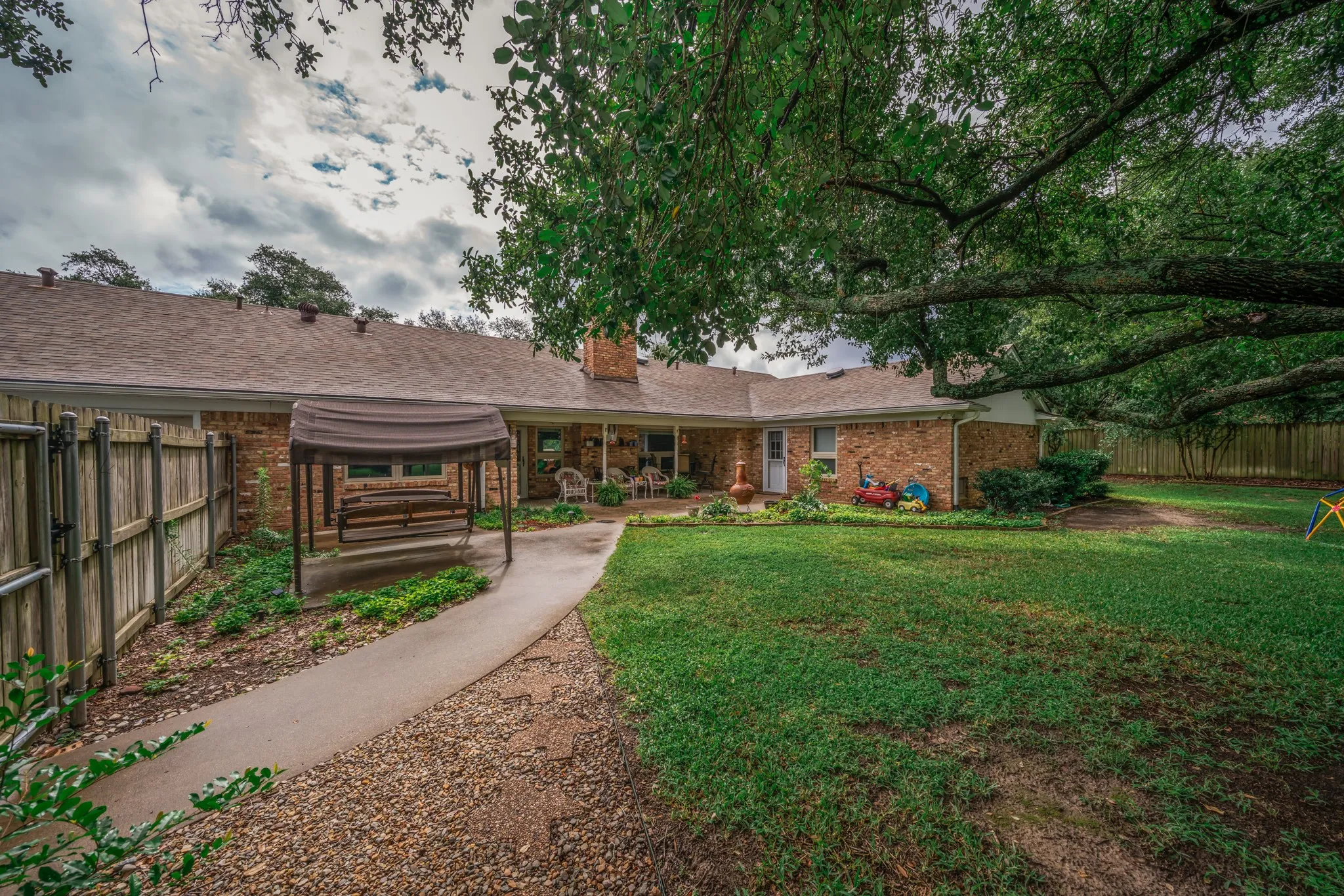 Single Family Residence For Sale in Smith County , 1413 S Main Street S, Lindale, Texas 75771, 3 Bedroom, 2 Bathroom, 2 Garage spaces, 2,104 Sqft, built in 1970, Price $385,000, mls#21364463, Real Estate Agent in Lindale, Homes For Sale in Smith county, Homes For Sale in Lindale, Realtor in Lindale Texas, Real Estate Brokerage Independent Realty Texas, Luminita Cordes Realtor