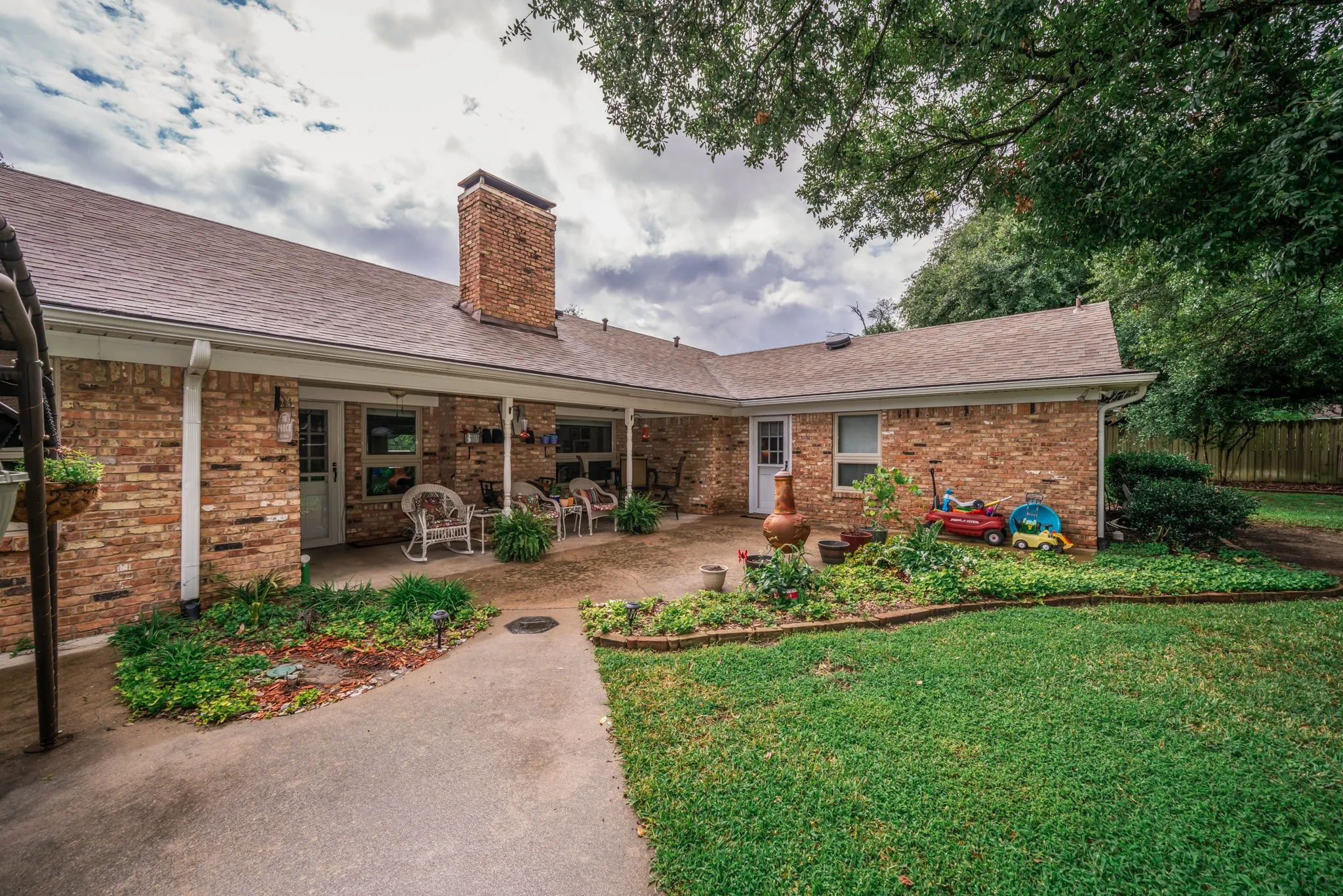 Single Family Residence For Sale in Smith County , 1413 S Main Street S, Lindale, Texas 75771, 3 Bedroom, 2 Bathroom, 2 Garage spaces, 2,104 Sqft, built in 1970, Price $385,000, mls#21364463, Real Estate Agent in Lindale, Homes For Sale in Smith county, Homes For Sale in Lindale, Realtor in Lindale Texas, Real Estate Brokerage Independent Realty Texas, Luminita Cordes Realtor