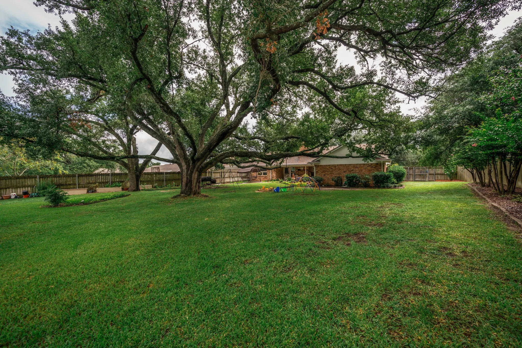 Single Family Residence For Sale in Smith County , 1413 S Main Street S, Lindale, Texas 75771, 3 Bedroom, 2 Bathroom, 2 Garage spaces, 2,104 Sqft, built in 1970, Price $385,000, mls#21364463, Real Estate Agent in Lindale, Homes For Sale in Smith county, Homes For Sale in Lindale, Realtor in Lindale Texas, Real Estate Brokerage Independent Realty Texas, Luminita Cordes Realtor