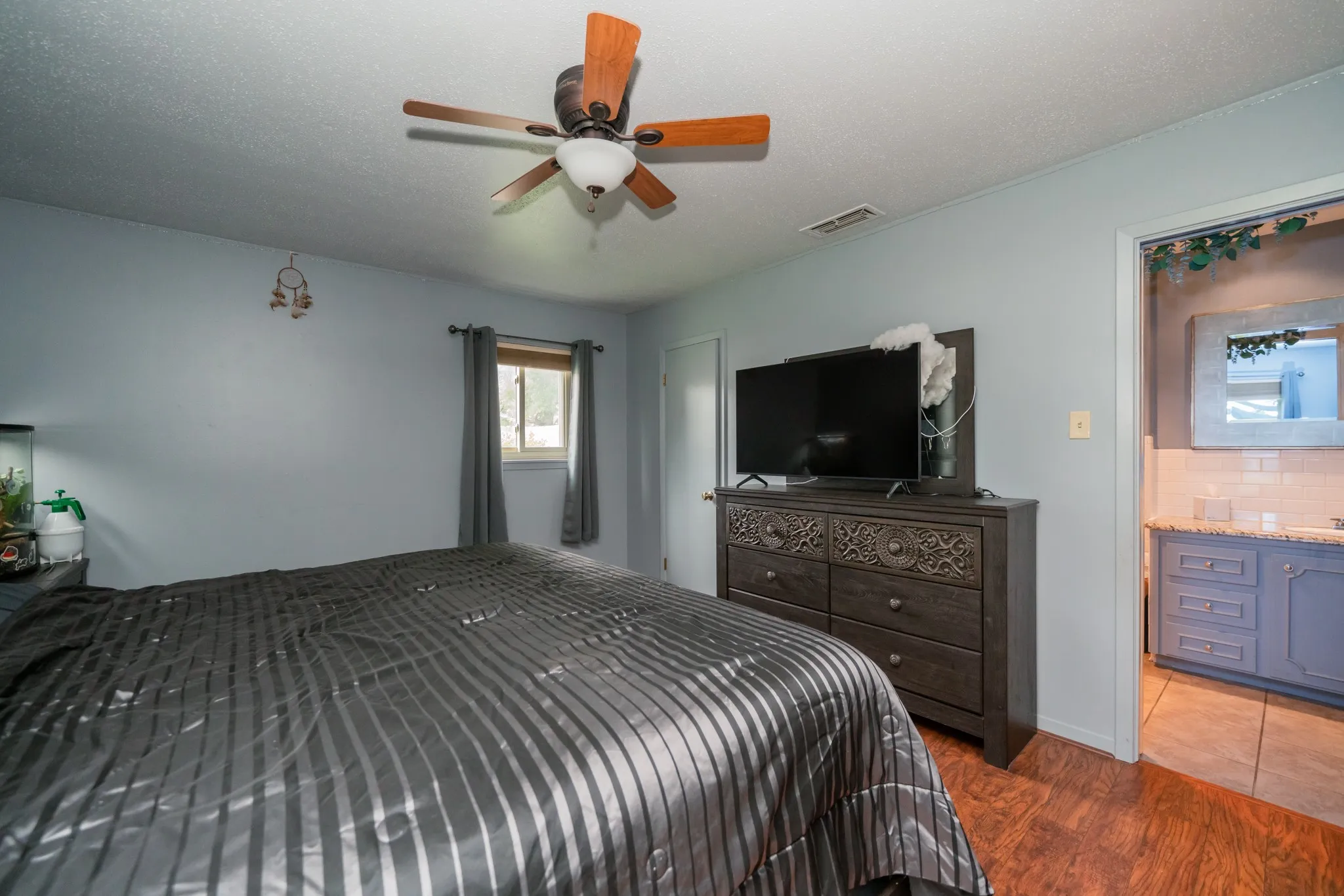 Single Family Residence For Sale in Smith County , 1413 S Main Street S, Lindale, Texas 75771, 3 Bedroom, 2 Bathroom, 2 Garage spaces, 2,104 Sqft, built in 1970, Price $385,000, mls#21364463, Real Estate Agent in Lindale, Homes For Sale in Smith county, Homes For Sale in Lindale, Realtor in Lindale Texas, Real Estate Brokerage Independent Realty Texas, Luminita Cordes Realtor
