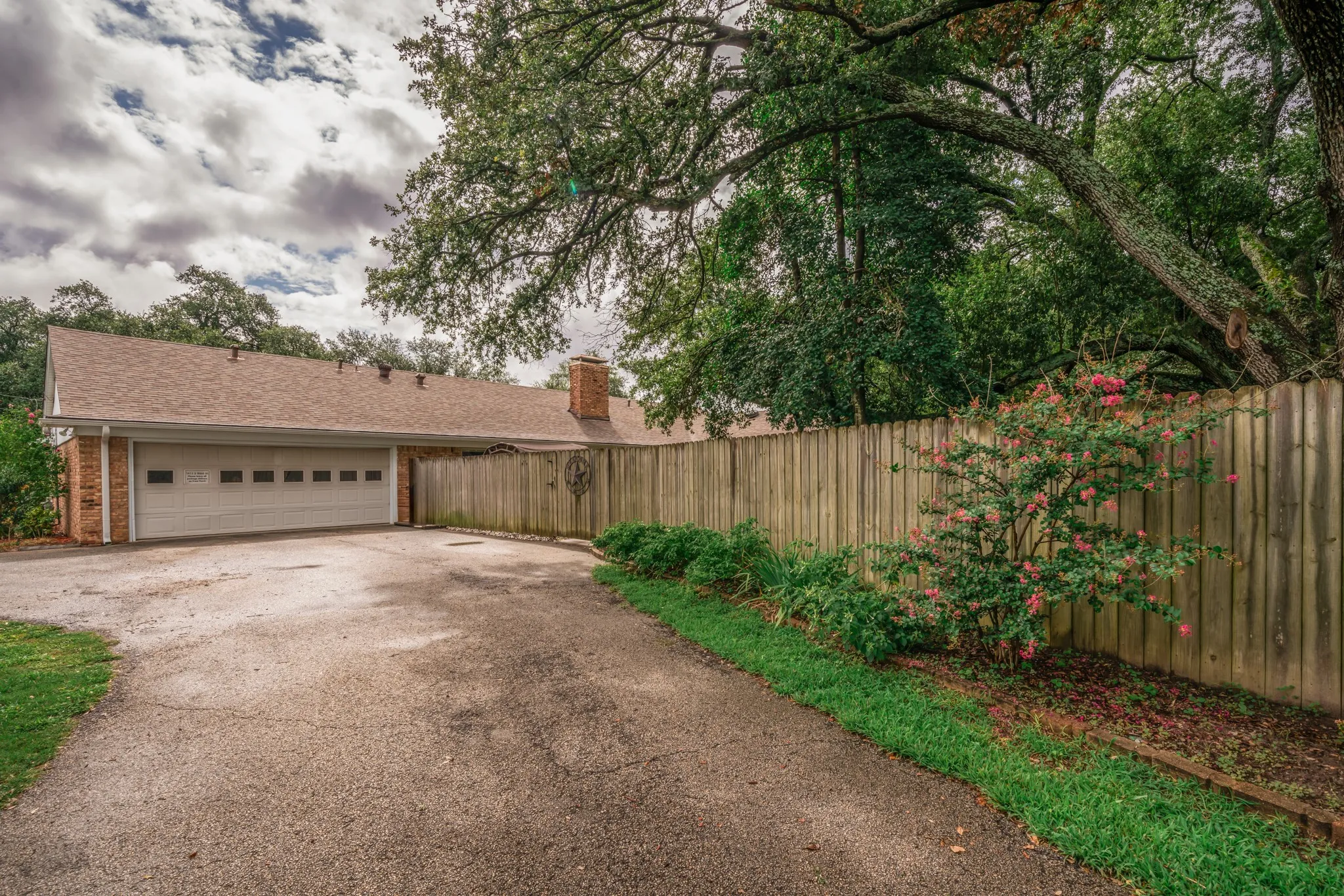 Single Family Residence For Sale in Smith County , 1413 S Main Street S, Lindale, Texas 75771, 3 Bedroom, 2 Bathroom, 2 Garage spaces, 2,104 Sqft, built in 1970, Price $385,000, mls#21364463, Real Estate Agent in Lindale, Homes For Sale in Smith county, Homes For Sale in Lindale, Realtor in Lindale Texas, Real Estate Brokerage Independent Realty Texas, Luminita Cordes Realtor