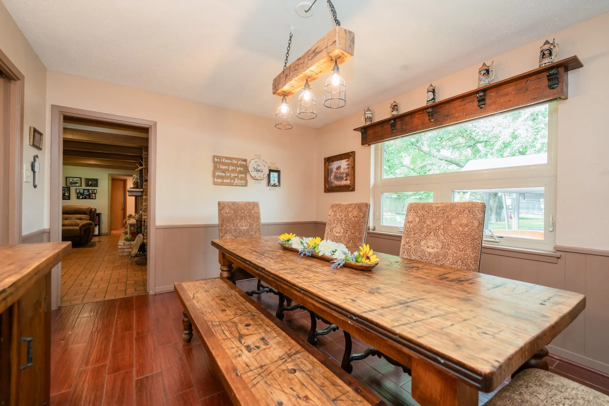 Single Family Residence For Sale in Smith County , 1413 S Main Street S, Lindale, Texas 75771, 3 Bedroom, 2 Bathroom, 2 Garage spaces, 2,104 Sqft, built in 1970, Price $385,000, mls#21364463, Real Estate Agent in Lindale, Homes For Sale in Smith county, Homes For Sale in Lindale, Realtor in Lindale Texas, Real Estate Brokerage Independent Realty Texas, Luminita Cordes Realtor