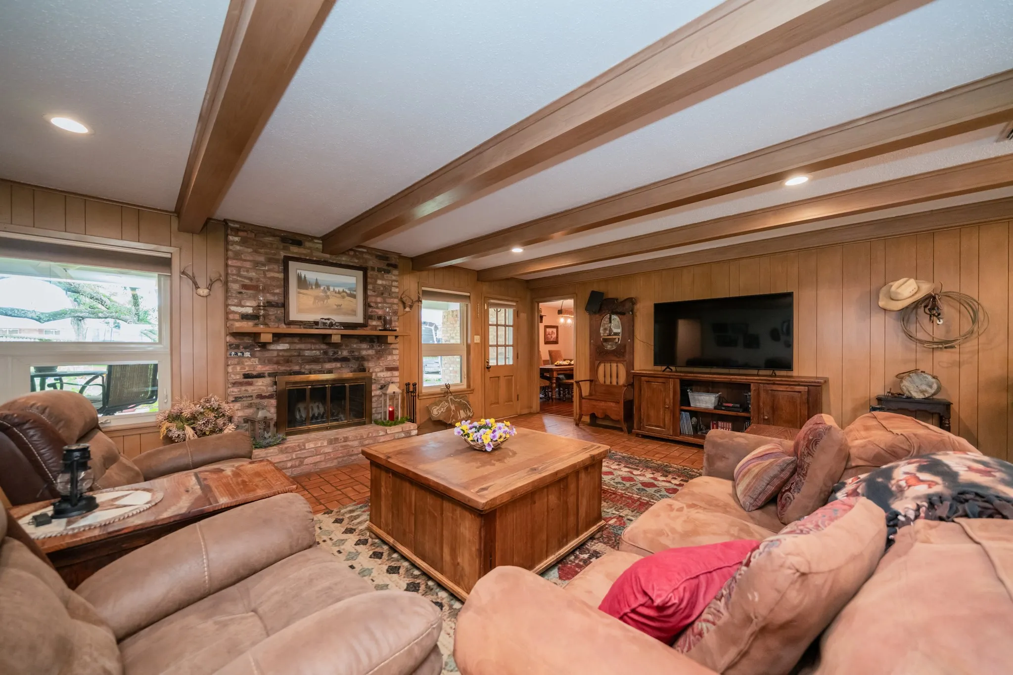 Single Family Residence For Sale in Smith County , 1413 S Main Street S, Lindale, Texas 75771, 3 Bedroom, 2 Bathroom, 2 Garage spaces, 2,104 Sqft, built in 1970, Price $385,000, mls#21364463, Real Estate Agent in Lindale, Homes For Sale in Smith county, Homes For Sale in Lindale, Realtor in Lindale Texas, Real Estate Brokerage Independent Realty Texas, Luminita Cordes Realtor