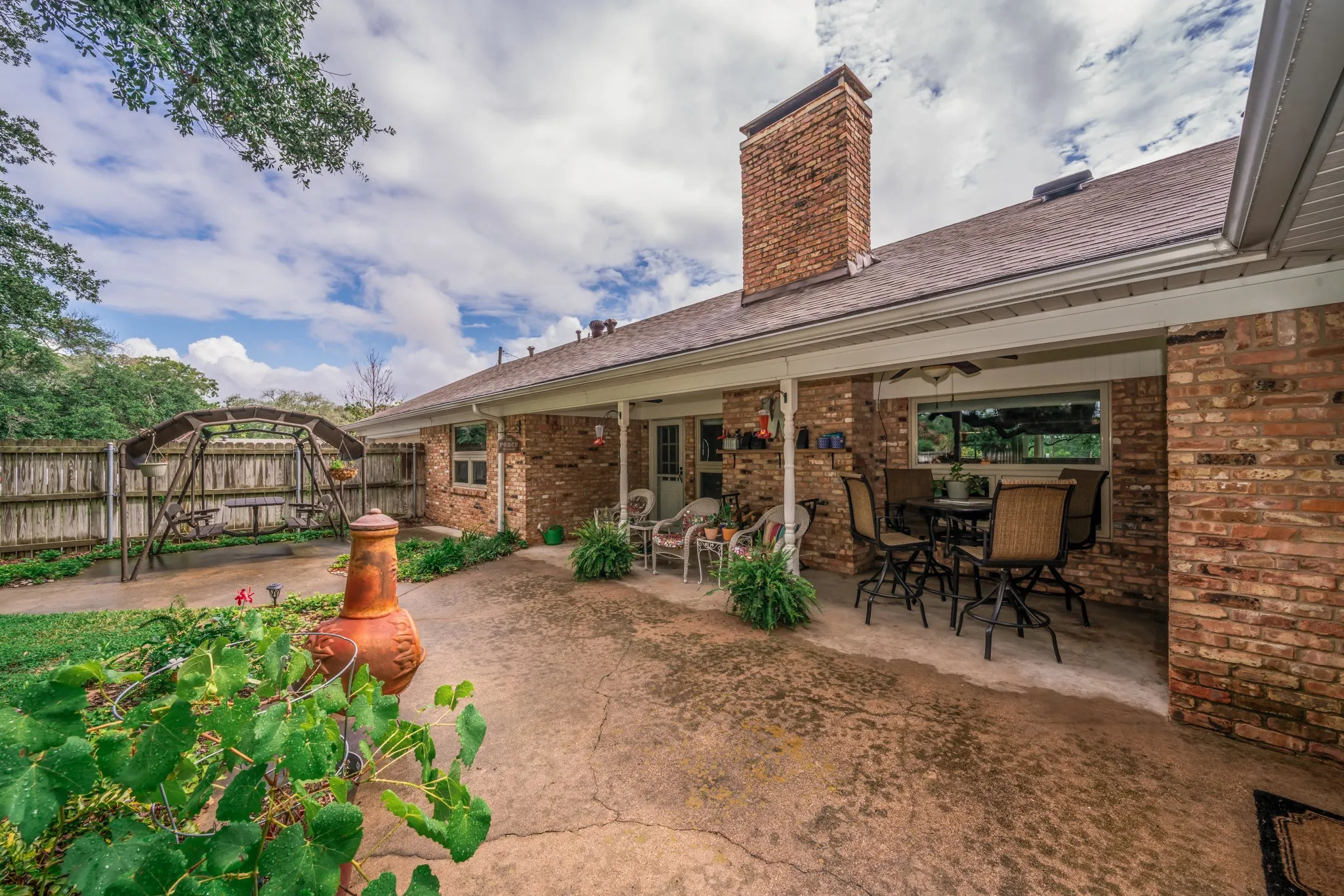 Single Family Residence For Sale in Smith County , 1413 S Main Street S, Lindale, Texas 75771, 3 Bedroom, 2 Bathroom, 2 Garage spaces, 2,104 Sqft, built in 1970, Price $385,000, mls#21364463, Real Estate Agent in Lindale, Homes For Sale in Smith county, Homes For Sale in Lindale, Realtor in Lindale Texas, Real Estate Brokerage Independent Realty Texas, Luminita Cordes Realtor