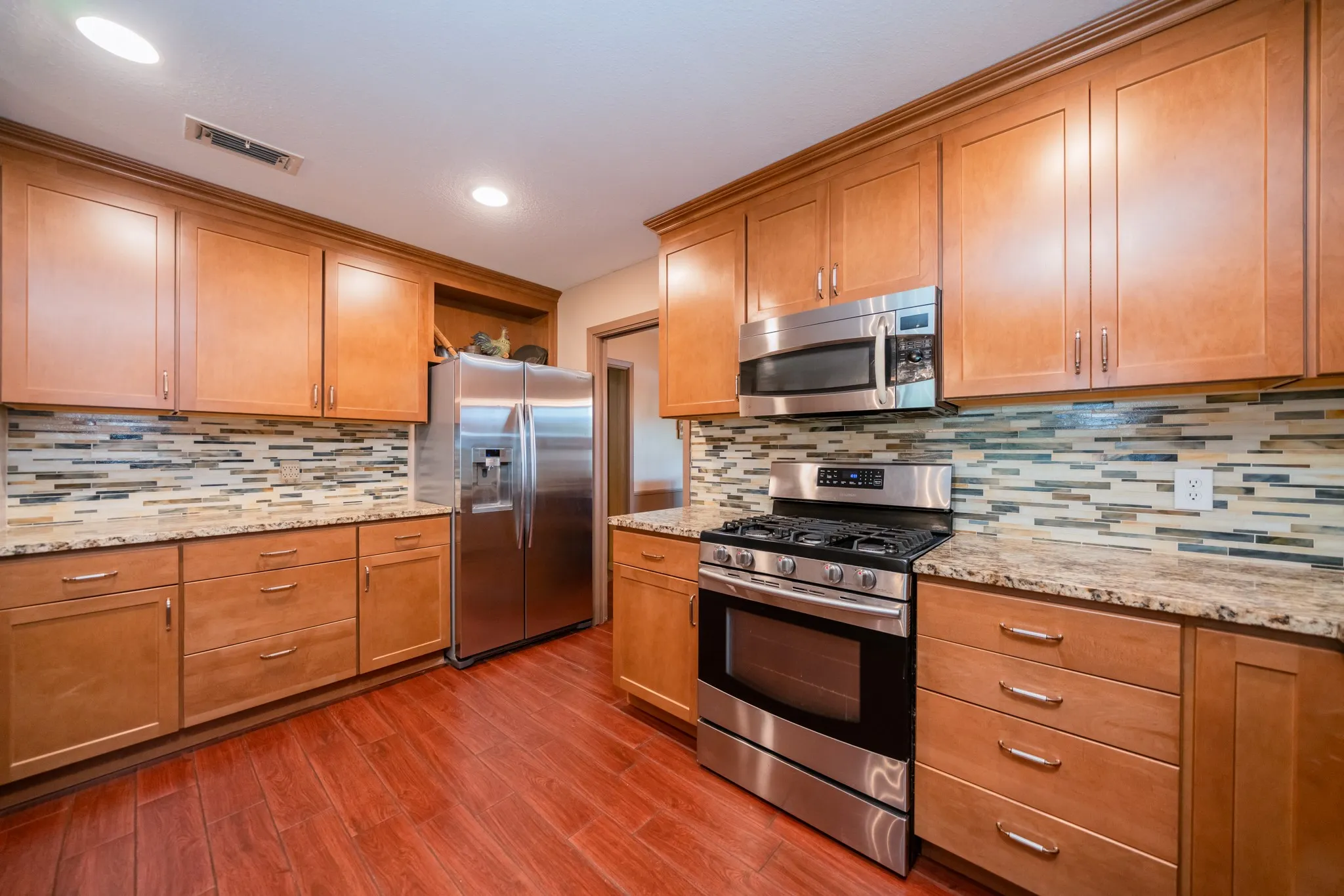 Single Family Residence For Sale in Smith County , 1413 S Main Street S, Lindale, Texas 75771, 3 Bedroom, 2 Bathroom, 2 Garage spaces, 2,104 Sqft, built in 1970, Price $385,000, mls#21364463, Real Estate Agent in Lindale, Homes For Sale in Smith county, Homes For Sale in Lindale, Realtor in Lindale Texas, Real Estate Brokerage Independent Realty Texas, Luminita Cordes Realtor