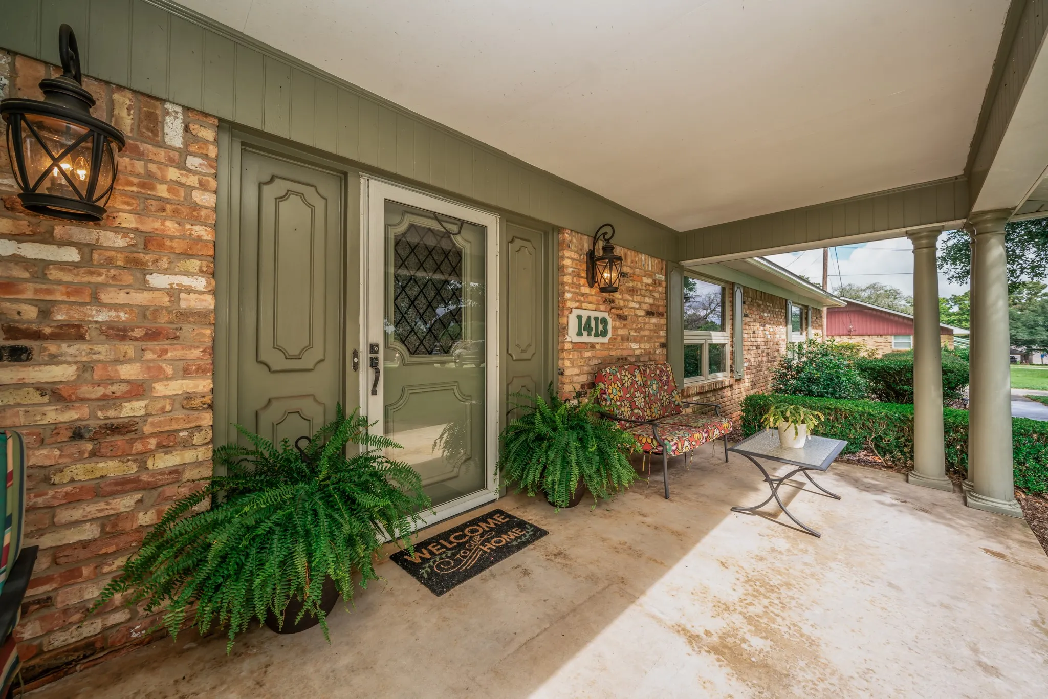 Single Family Residence For Sale in Smith County , 1413 S Main Street S, Lindale, Texas 75771, 3 Bedroom, 2 Bathroom, 2 Garage spaces, 2,104 Sqft, built in 1970, Price $385,000, mls#21364463, Real Estate Agent in Lindale, Homes For Sale in Smith county, Homes For Sale in Lindale, Realtor in Lindale Texas, Real Estate Brokerage Independent Realty Texas, Luminita Cordes Realtor