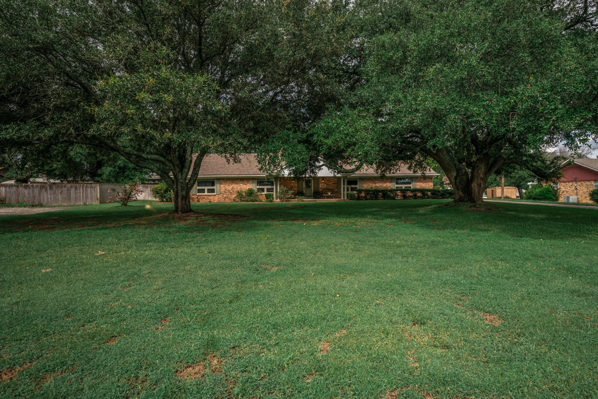 Single Family Residence For Sale in Smith County , 1413 S Main Street S, Lindale, Texas 75771, 3 Bedroom, 2 Bathroom, 2 Garage spaces, 2,104 Sqft, built in 1970, Price $385,000, mls#21364463, Real Estate Agent in Lindale, Homes For Sale in Smith county, Homes For Sale in Lindale, Realtor in Lindale Texas, Real Estate Brokerage Independent Realty Texas, Luminita Cordes Realtor