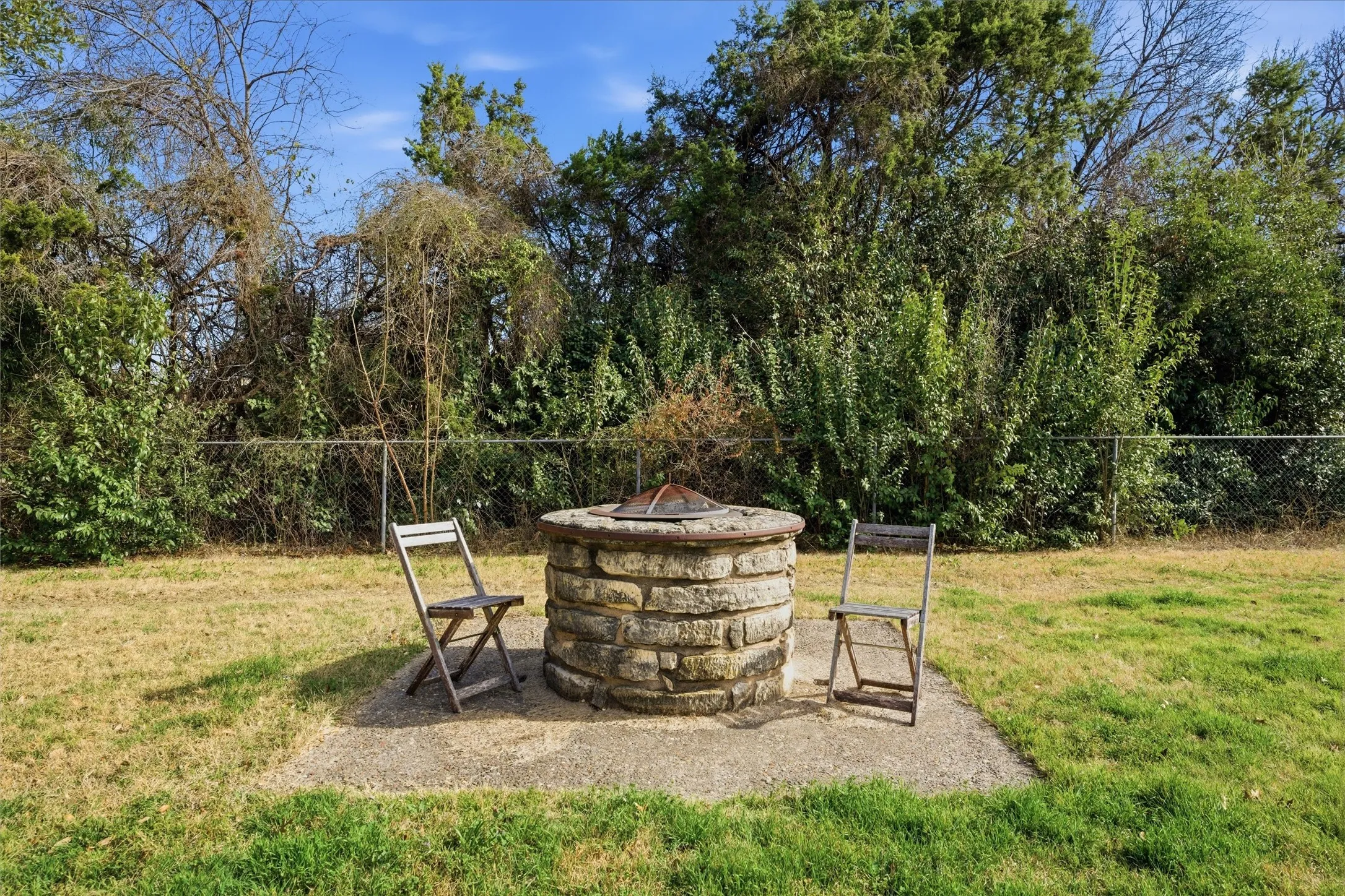 Single Family Residence For Sale in Bosque County , 2210 White Street, Clifton, Texas 76634, 5 Bedroom, 4 Bathroom, 2 Garage spaces, 3,438 Sqft, built in 1980, mls#21367704, Real Estate Agent in Clifton, Homes For Sale in Bosque county, Homes For Sale in Clifton, Realtor in Clifton Texas, Real Estate Brokerage Independent Realty Texas, Luminita Cordes Realtor