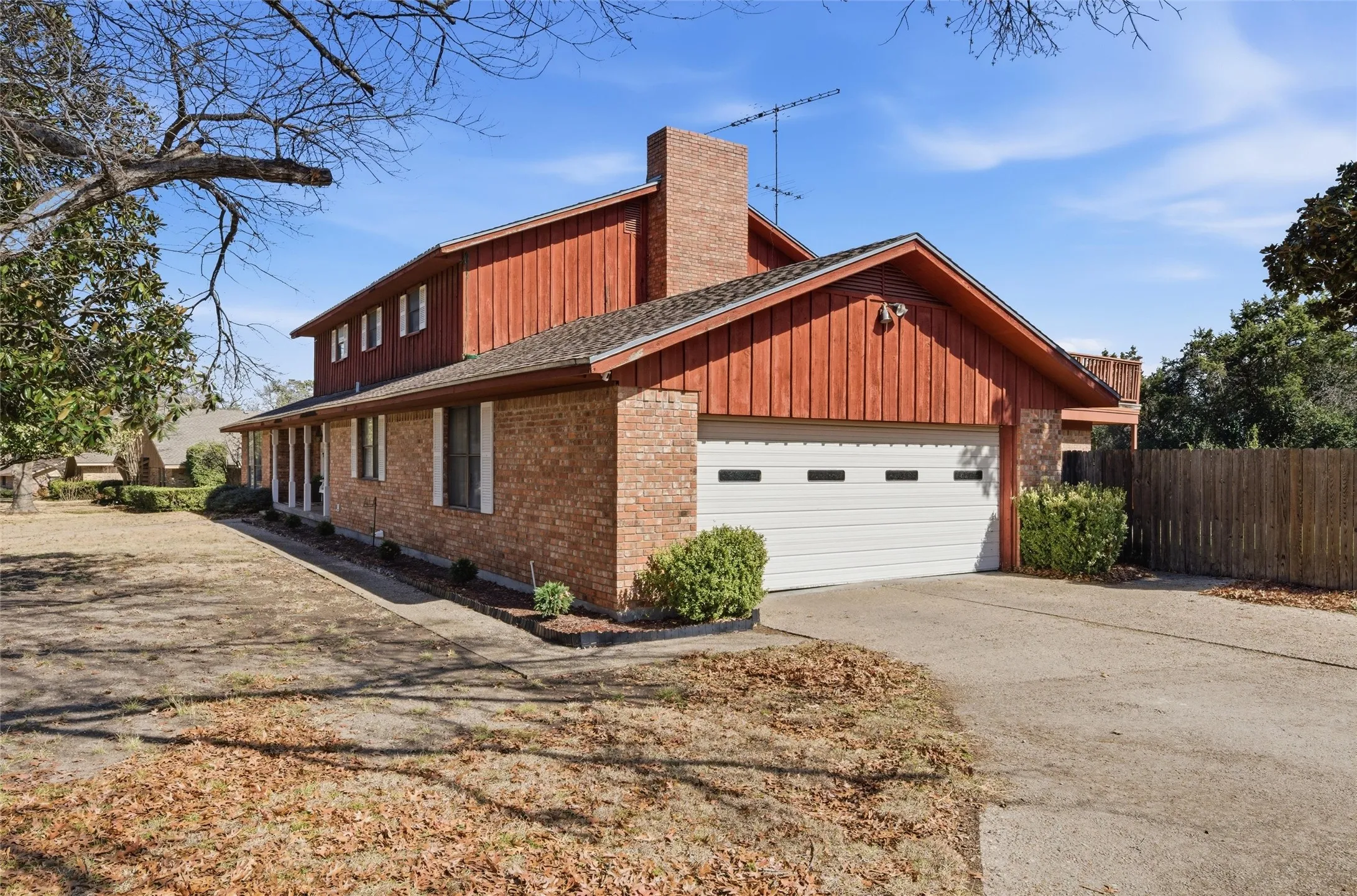 Single Family Residence For Sale in Bosque County , 2210 White Street, Clifton, Texas 76634, 5 Bedroom, 4 Bathroom, 2 Garage spaces, 3,438 Sqft, built in 1980, mls#21367704, Real Estate Agent in Clifton, Homes For Sale in Bosque county, Homes For Sale in Clifton, Realtor in Clifton Texas, Real Estate Brokerage Independent Realty Texas, Luminita Cordes Realtor