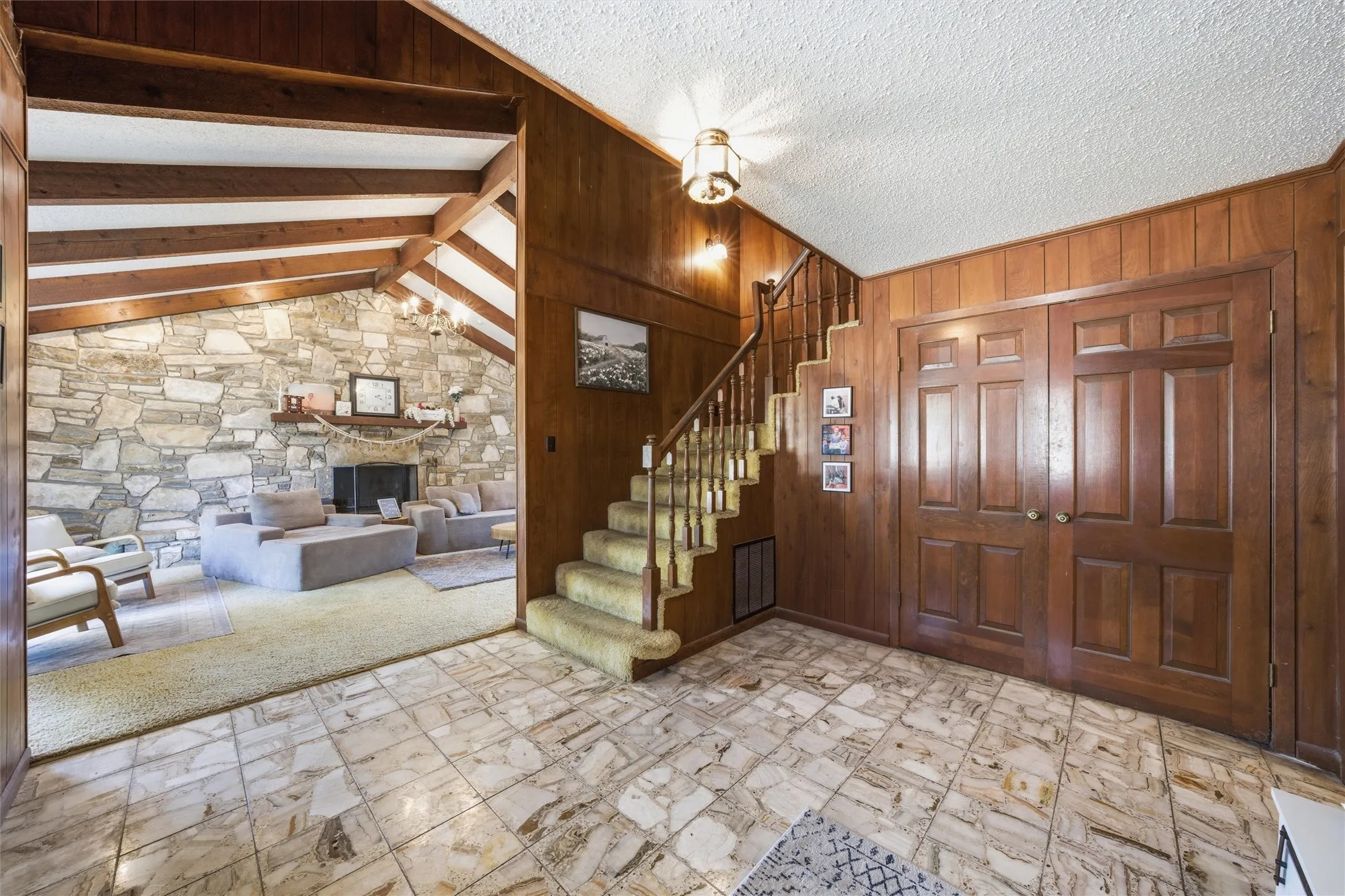 Single Family Residence For Sale in Bosque County , 2210 White Street, Clifton, Texas 76634, 5 Bedroom, 4 Bathroom, 2 Garage spaces, 3,438 Sqft, built in 1980, mls#21367704, Real Estate Agent in Clifton, Homes For Sale in Bosque county, Homes For Sale in Clifton, Realtor in Clifton Texas, Real Estate Brokerage Independent Realty Texas, Luminita Cordes Realtor