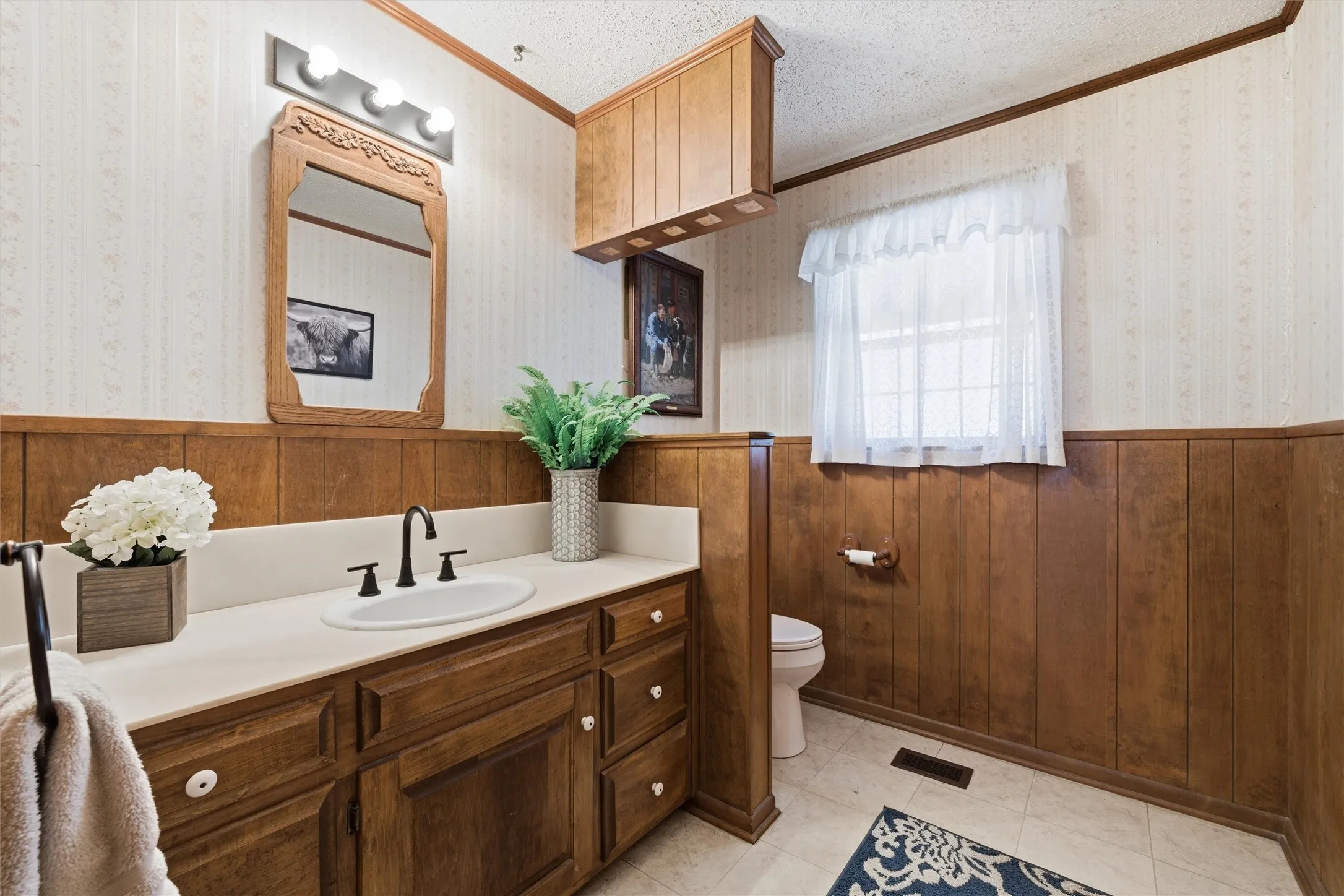 Single Family Residence For Sale in Bosque County , 2210 White Street, Clifton, Texas 76634, 5 Bedroom, 4 Bathroom, 2 Garage spaces, 3,438 Sqft, built in 1980, mls#21367704, Real Estate Agent in Clifton, Homes For Sale in Bosque county, Homes For Sale in Clifton, Realtor in Clifton Texas, Real Estate Brokerage Independent Realty Texas, Luminita Cordes Realtor
