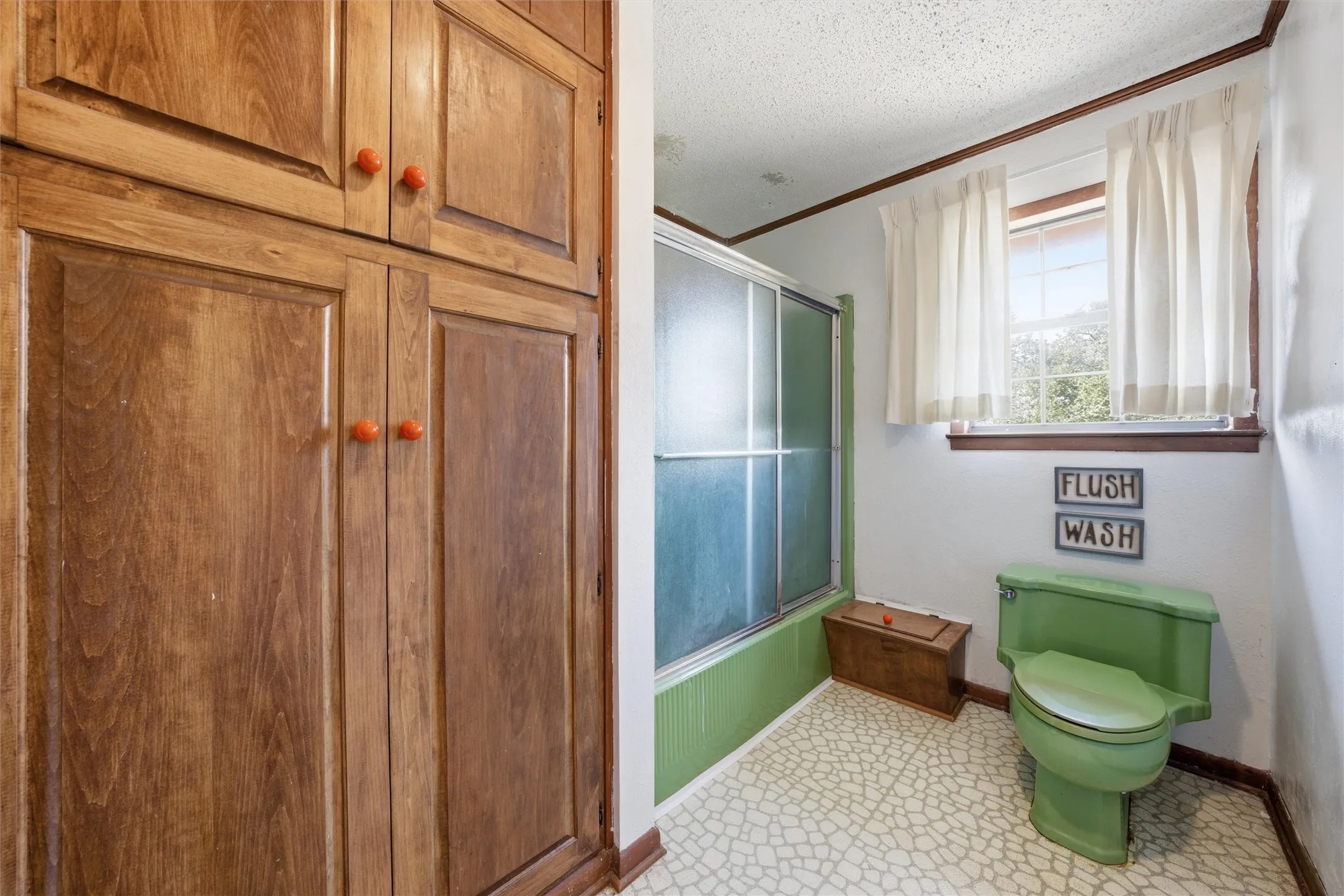 Single Family Residence For Sale in Bosque County , 2210 White Street, Clifton, Texas 76634, 5 Bedroom, 4 Bathroom, 2 Garage spaces, 3,438 Sqft, built in 1980, mls#21367704, Real Estate Agent in Clifton, Homes For Sale in Bosque county, Homes For Sale in Clifton, Realtor in Clifton Texas, Real Estate Brokerage Independent Realty Texas, Luminita Cordes Realtor