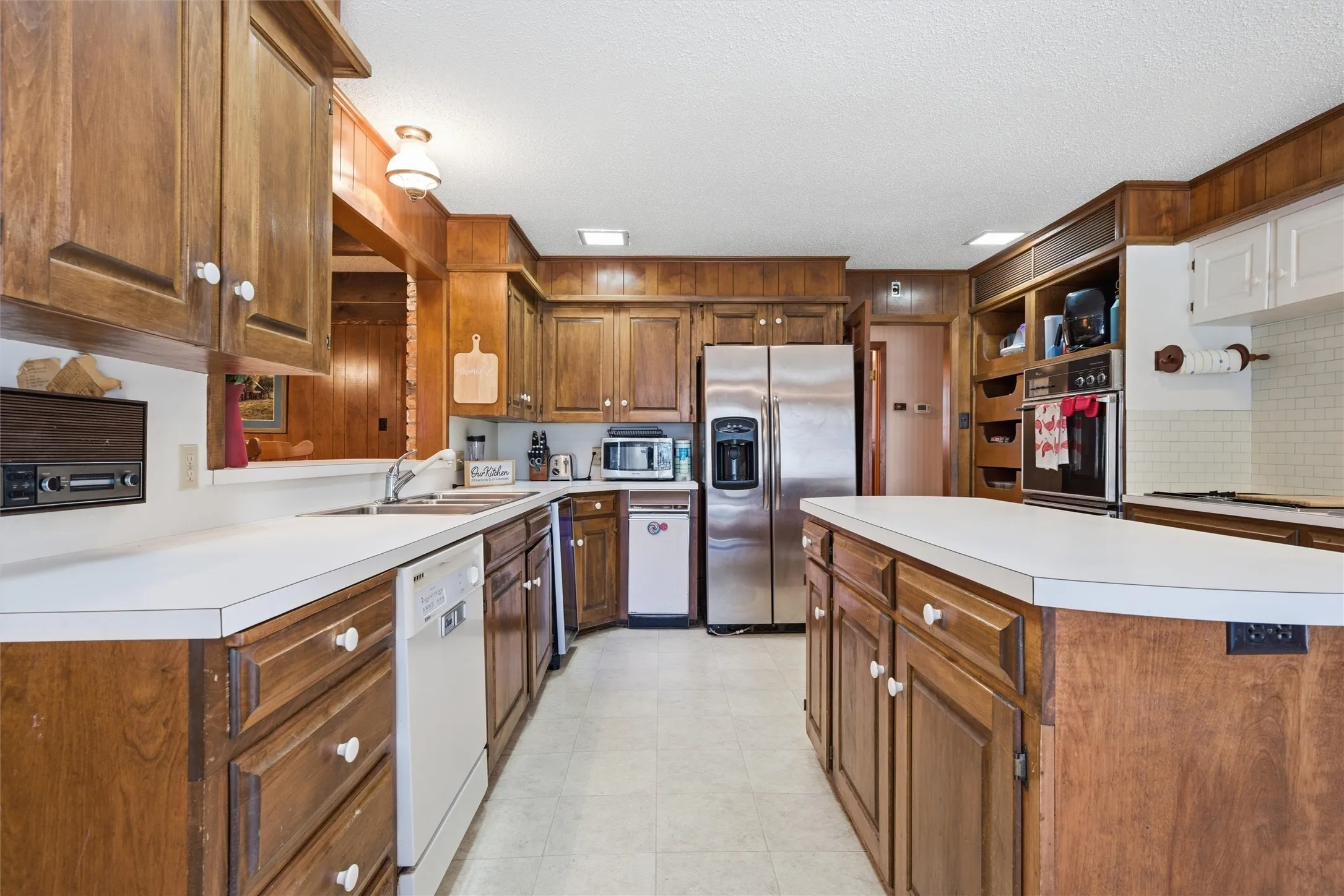 Single Family Residence For Sale in Bosque County , 2210 White Street, Clifton, Texas 76634, 5 Bedroom, 4 Bathroom, 2 Garage spaces, 3,438 Sqft, built in 1980, mls#21367704, Real Estate Agent in Clifton, Homes For Sale in Bosque county, Homes For Sale in Clifton, Realtor in Clifton Texas, Real Estate Brokerage Independent Realty Texas, Luminita Cordes Realtor