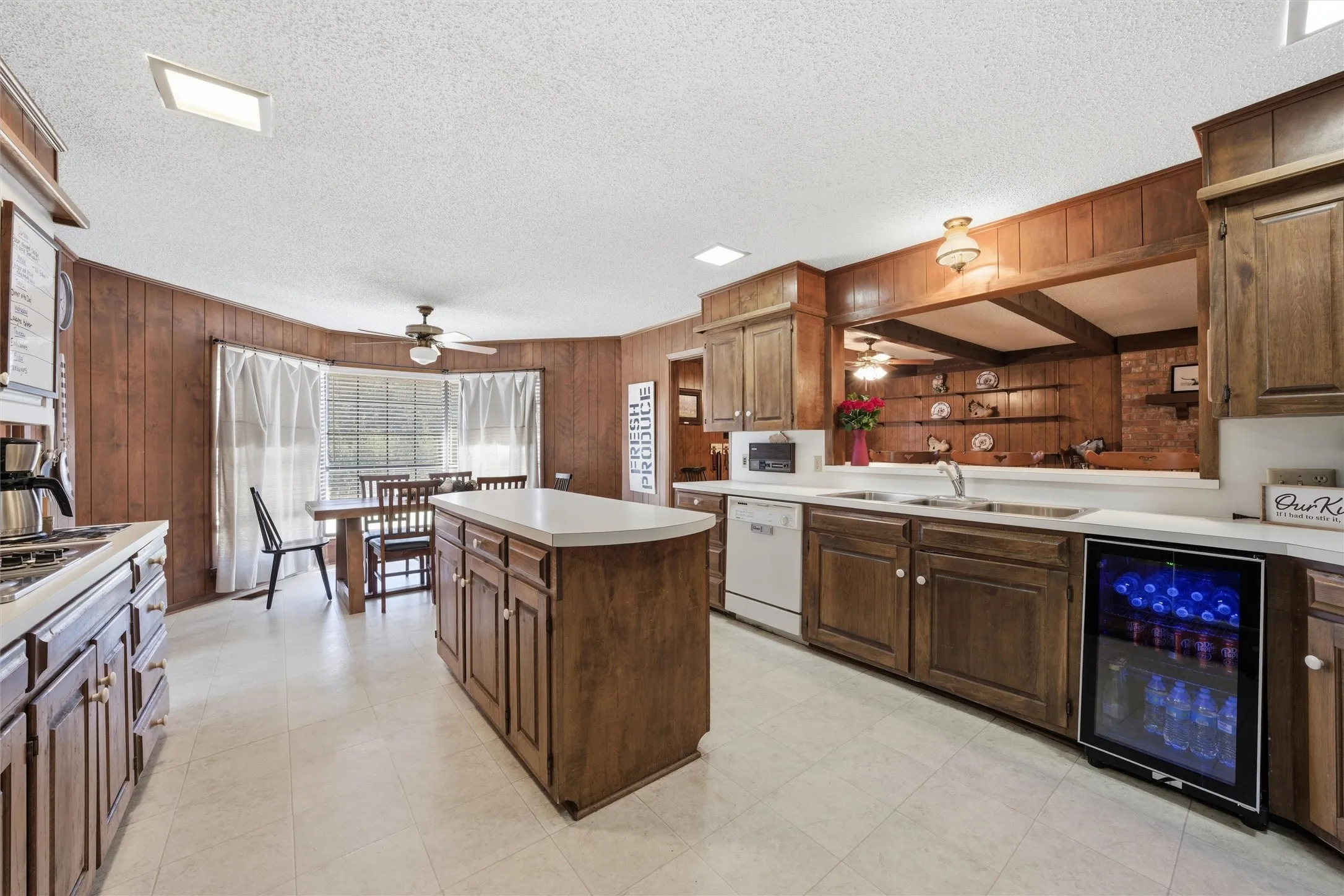 Single Family Residence For Sale in Bosque County , 2210 White Street, Clifton, Texas 76634, 5 Bedroom, 4 Bathroom, 2 Garage spaces, 3,438 Sqft, built in 1980, mls#21367704, Real Estate Agent in Clifton, Homes For Sale in Bosque county, Homes For Sale in Clifton, Realtor in Clifton Texas, Real Estate Brokerage Independent Realty Texas, Luminita Cordes Realtor
