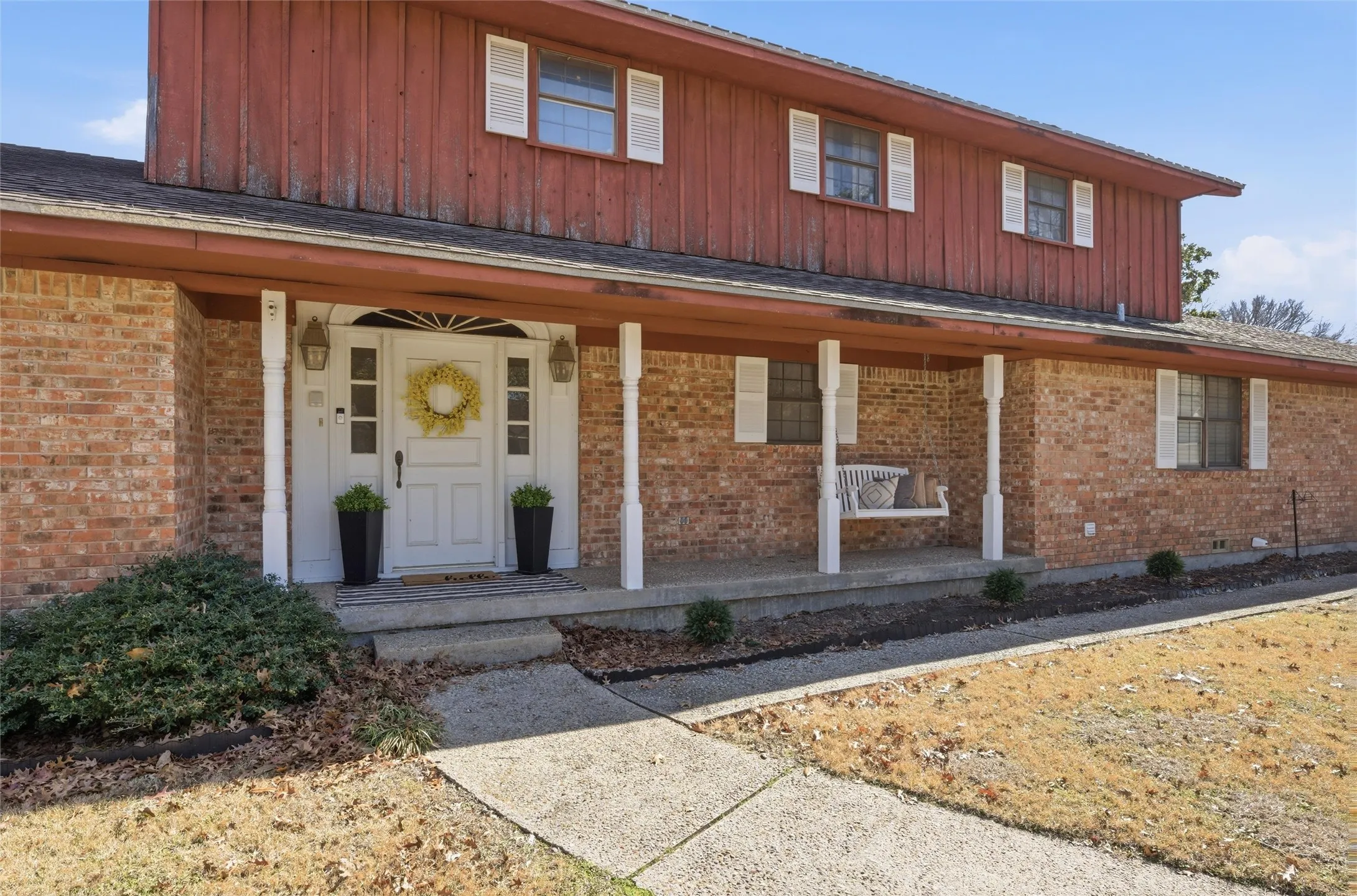 Single Family Residence For Sale in Bosque County , 2210 White Street, Clifton, Texas 76634, 5 Bedroom, 4 Bathroom, 2 Garage spaces, 3,438 Sqft, built in 1980, mls#21367704, Real Estate Agent in Clifton, Homes For Sale in Bosque county, Homes For Sale in Clifton, Realtor in Clifton Texas, Real Estate Brokerage Independent Realty Texas, Luminita Cordes Realtor