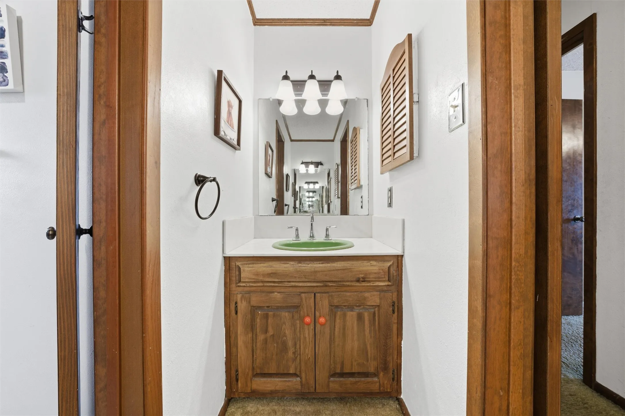 Single Family Residence For Sale in Bosque County , 2210 White Street, Clifton, Texas 76634, 5 Bedroom, 4 Bathroom, 2 Garage spaces, 3,438 Sqft, built in 1980, mls#21367704, Real Estate Agent in Clifton, Homes For Sale in Bosque county, Homes For Sale in Clifton, Realtor in Clifton Texas, Real Estate Brokerage Independent Realty Texas, Luminita Cordes Realtor