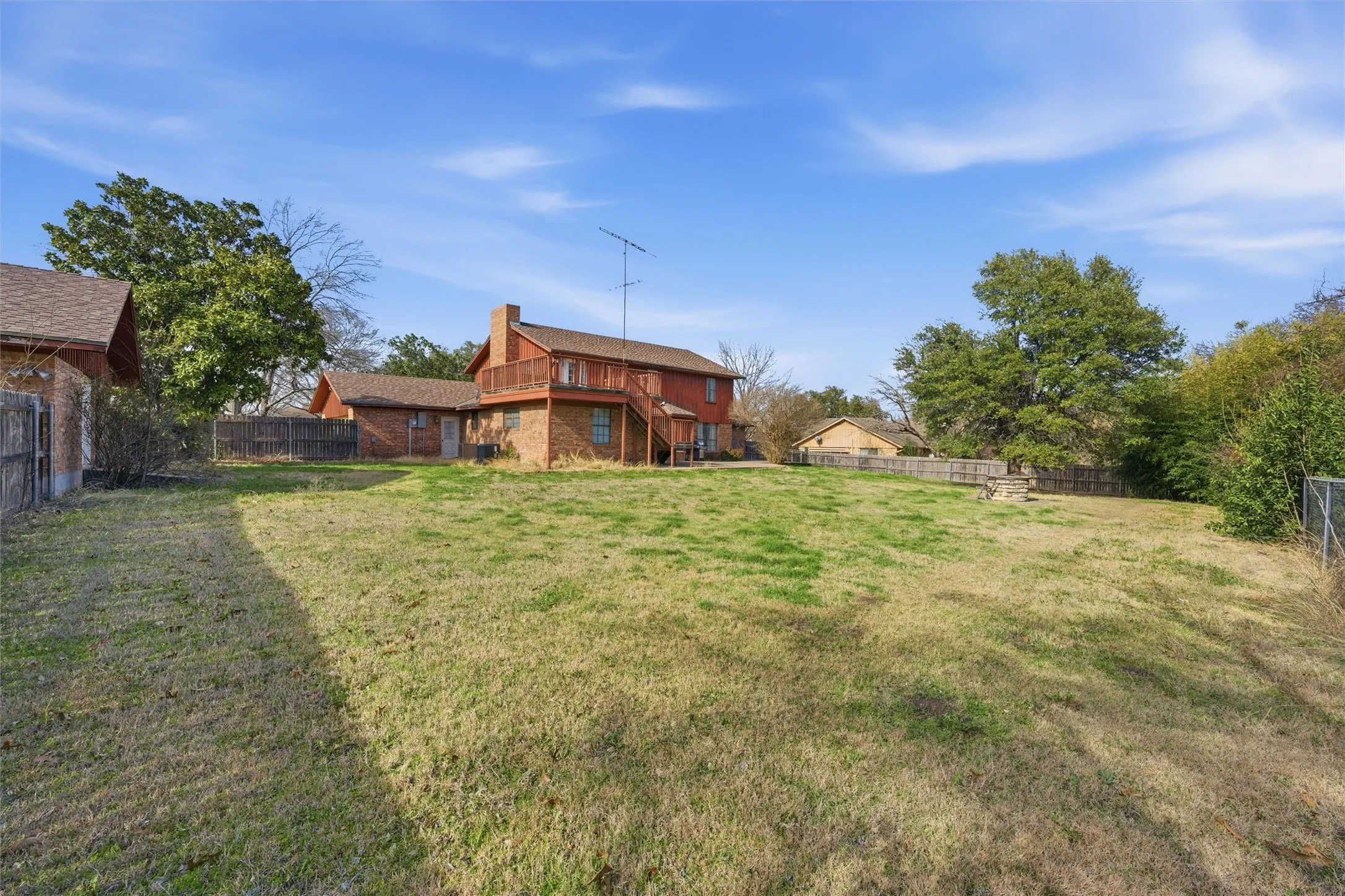 Single Family Residence For Sale in Bosque County , 2210 White Street, Clifton, Texas 76634, 5 Bedroom, 4 Bathroom, 2 Garage spaces, 3,438 Sqft, built in 1980, mls#21367704, Real Estate Agent in Clifton, Homes For Sale in Bosque county, Homes For Sale in Clifton, Realtor in Clifton Texas, Real Estate Brokerage Independent Realty Texas, Luminita Cordes Realtor