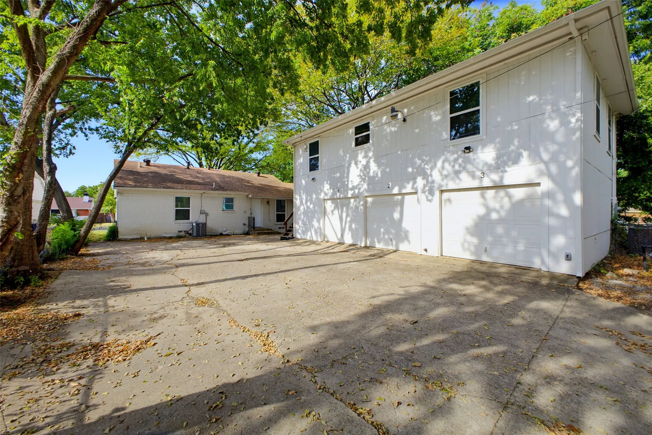 Single Family Residence For Sale in Dallas County , 3129 San Lucas Avenue, Dallas, Texas 75228, 4 Bedroom, 2 Bathroom, 3 Garage spaces, 1,524 Sqft, built in 1954, mls#21351323, Real Estate Agent in Dallas, Homes For Sale in Dallas county, Homes For Sale in Dallas, Realtor in Dallas Texas, Real Estate Brokerage Independent Realty Texas, Luminita Cordes Realtor