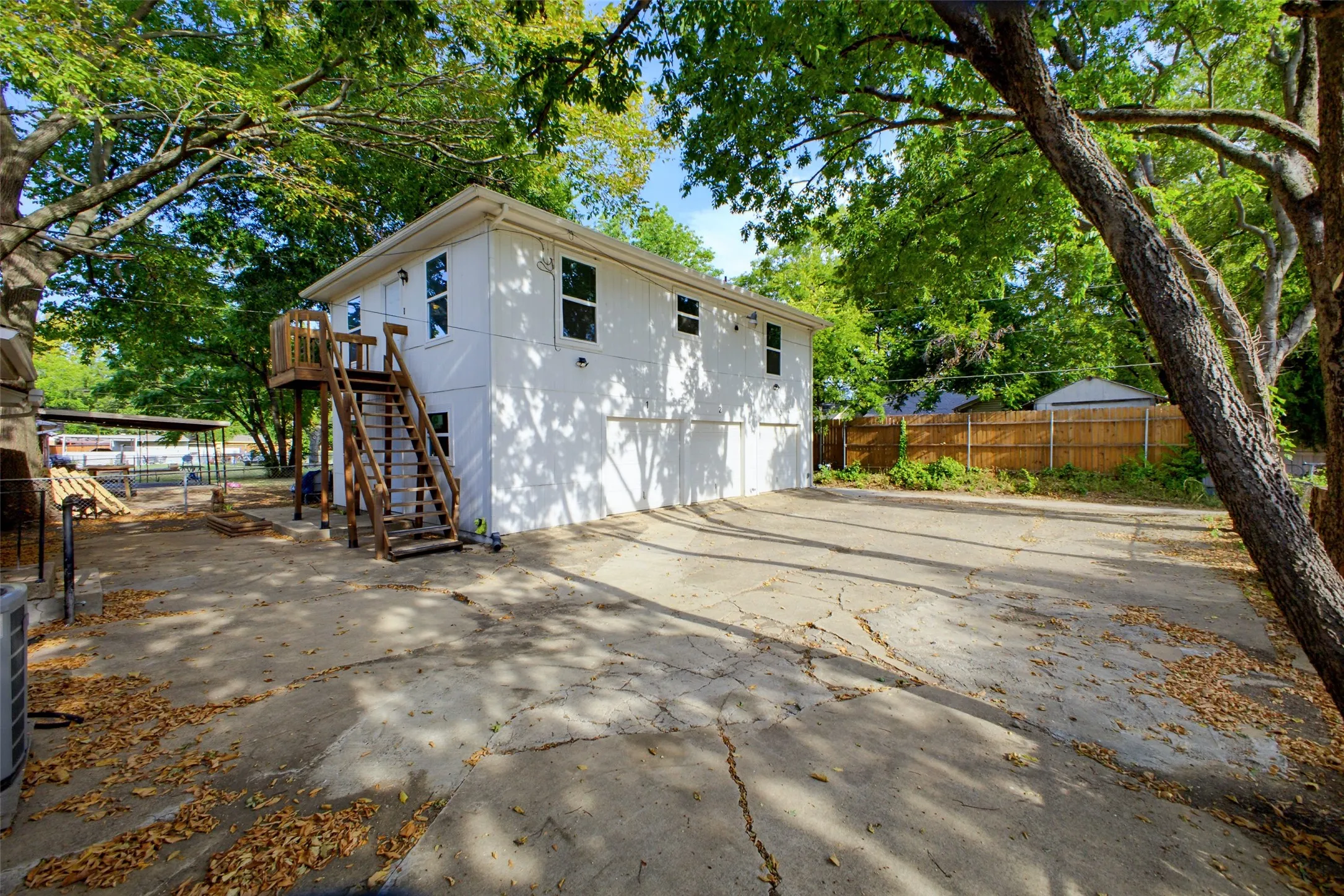 Single Family Residence For Sale in Dallas County , 3129 San Lucas Avenue, Dallas, Texas 75228, 4 Bedroom, 2 Bathroom, 3 Garage spaces, 1,524 Sqft, built in 1954, mls#21351323, Real Estate Agent in Dallas, Homes For Sale in Dallas county, Homes For Sale in Dallas, Realtor in Dallas Texas, Real Estate Brokerage Independent Realty Texas, Luminita Cordes Realtor