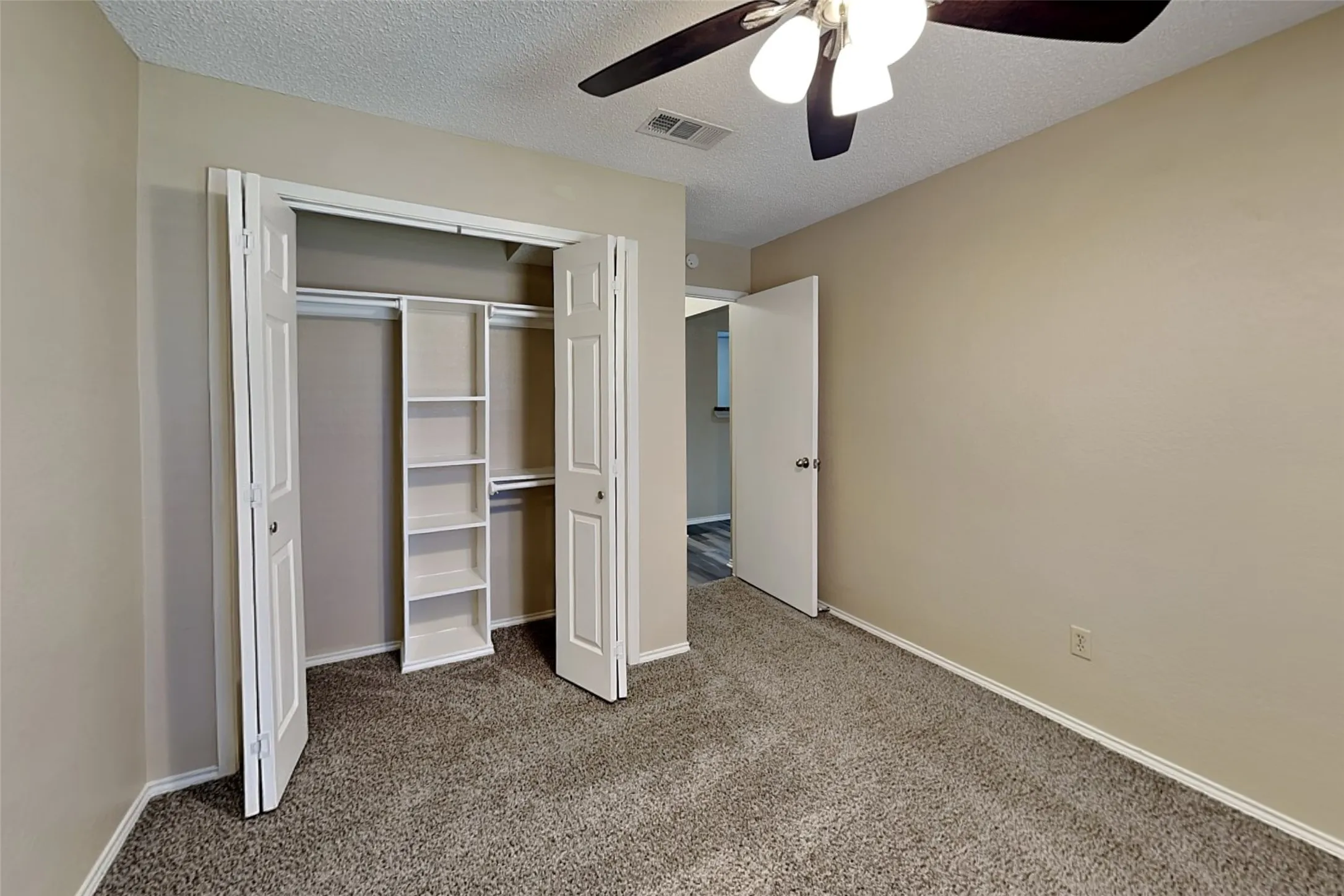 Single Family Residence For Rent in Denton County , 1112 Colony Street, Flower Mound, Texas 75028, 3 Bedroom, 2 Bathroom, 2 Garage spaces, 1,641 Sqft, built in 1985, mls#21367720, Real Estate Agent in Flower Mound, Homes For Rent in Denton county, Homes For Rent in Flower Mound, Realtor in Flower Mound Texas, Real Estate Brokerage Independent Realty Texas, Luminita Cordes Realtor