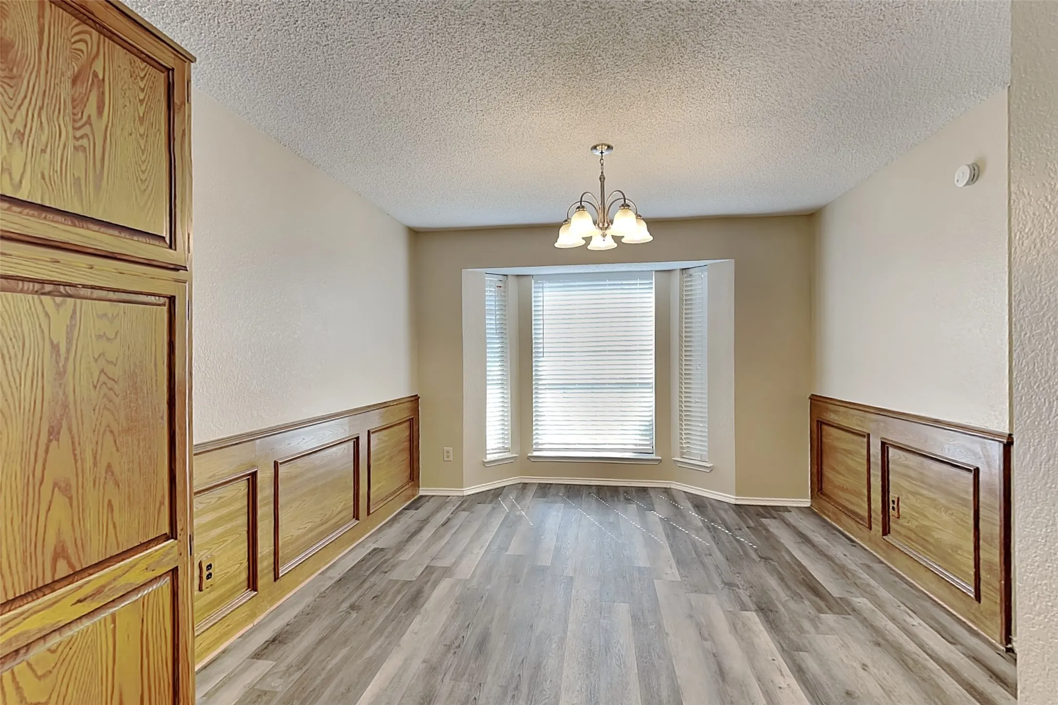 Single Family Residence For Rent in Denton County , 1112 Colony Street, Flower Mound, Texas 75028, 3 Bedroom, 2 Bathroom, 2 Garage spaces, 1,641 Sqft, built in 1985, mls#21367720, Real Estate Agent in Flower Mound, Homes For Rent in Denton county, Homes For Rent in Flower Mound, Realtor in Flower Mound Texas, Real Estate Brokerage Independent Realty Texas, Luminita Cordes Realtor
