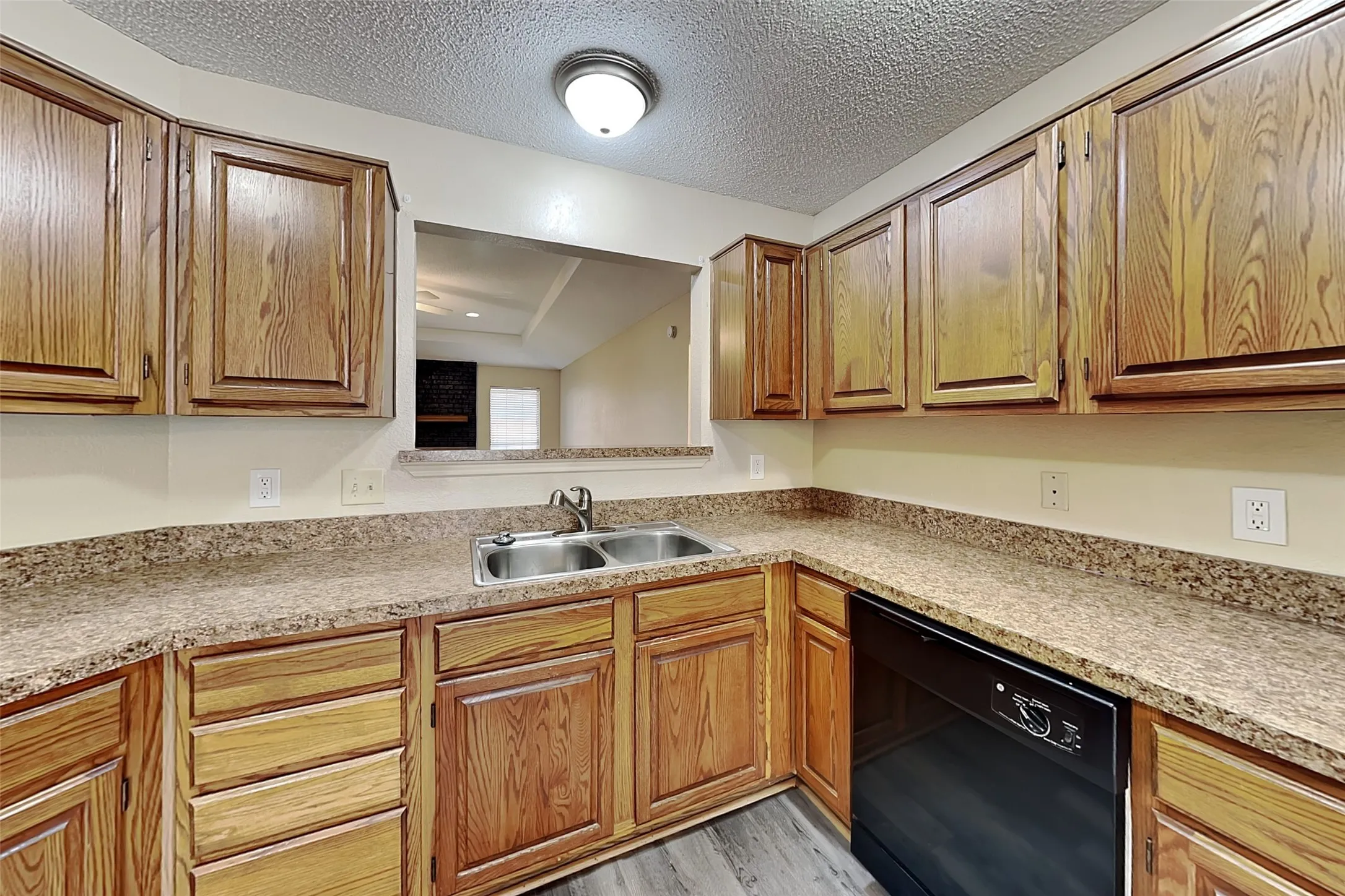 Single Family Residence For Rent in Denton County , 1112 Colony Street, Flower Mound, Texas 75028, 3 Bedroom, 2 Bathroom, 2 Garage spaces, 1,641 Sqft, built in 1985, mls#21367720, Real Estate Agent in Flower Mound, Homes For Rent in Denton county, Homes For Rent in Flower Mound, Realtor in Flower Mound Texas, Real Estate Brokerage Independent Realty Texas, Luminita Cordes Realtor