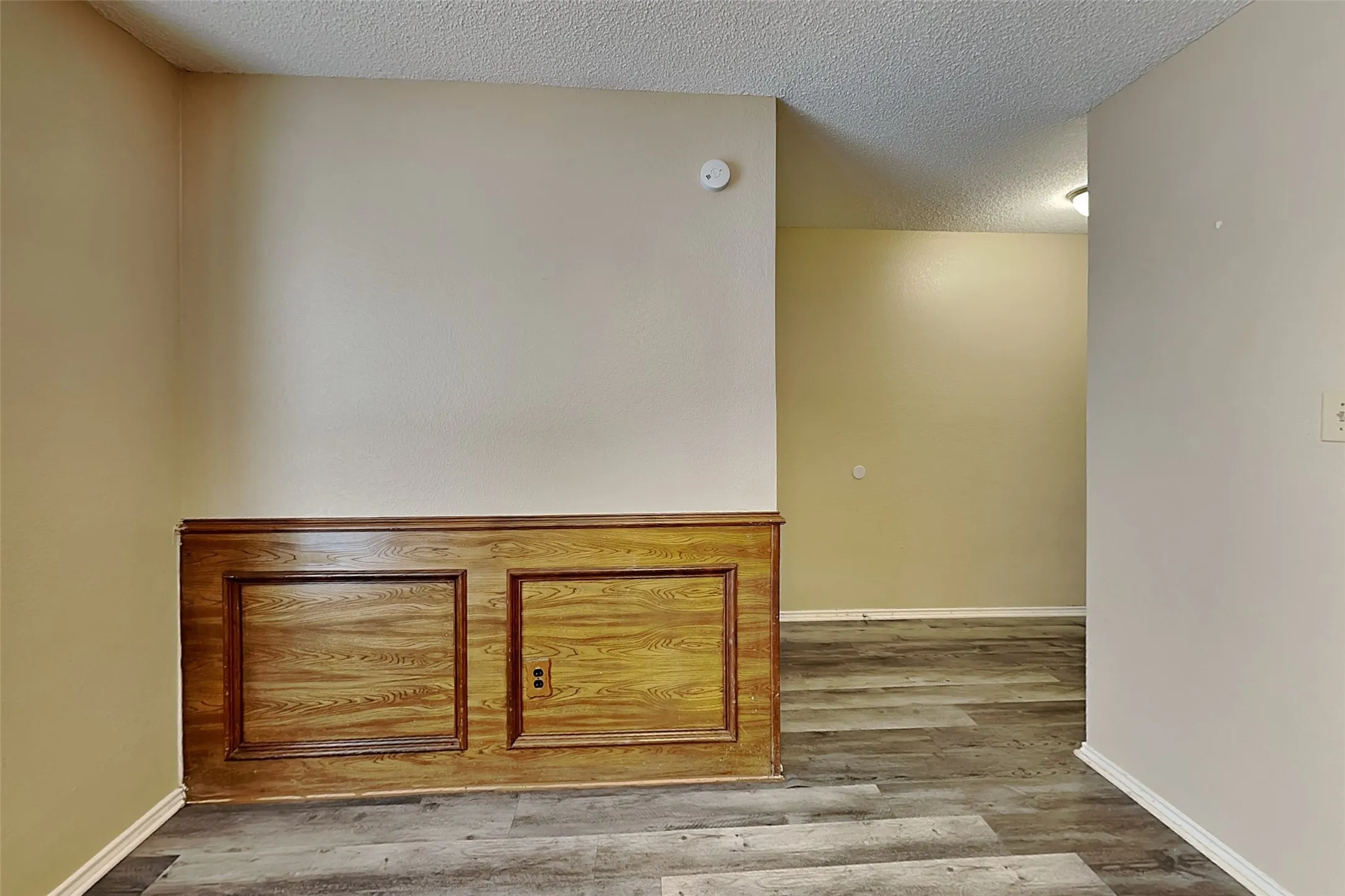 Single Family Residence For Rent in Denton County , 1112 Colony Street, Flower Mound, Texas 75028, 3 Bedroom, 2 Bathroom, 2 Garage spaces, 1,641 Sqft, built in 1985, mls#21367720, Real Estate Agent in Flower Mound, Homes For Rent in Denton county, Homes For Rent in Flower Mound, Realtor in Flower Mound Texas, Real Estate Brokerage Independent Realty Texas, Luminita Cordes Realtor