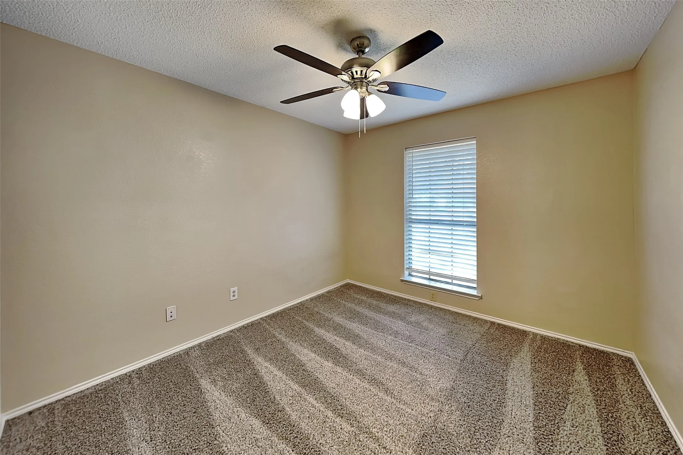 Single Family Residence For Rent in Denton County , 1112 Colony Street, Flower Mound, Texas 75028, 3 Bedroom, 2 Bathroom, 2 Garage spaces, 1,641 Sqft, built in 1985, mls#21367720, Real Estate Agent in Flower Mound, Homes For Rent in Denton county, Homes For Rent in Flower Mound, Realtor in Flower Mound Texas, Real Estate Brokerage Independent Realty Texas, Luminita Cordes Realtor