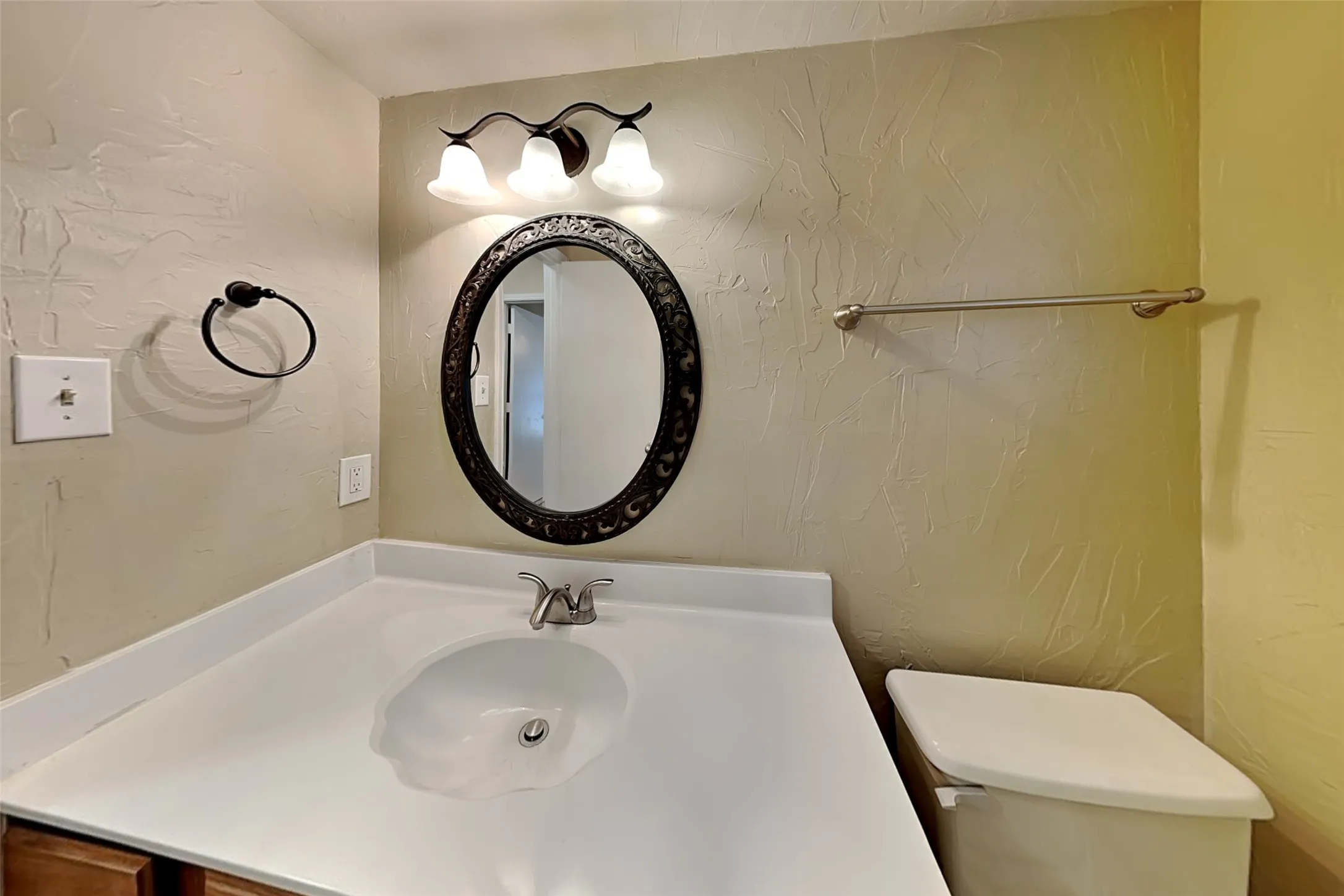Single Family Residence For Rent in Denton County , 1112 Colony Street, Flower Mound, Texas 75028, 3 Bedroom, 2 Bathroom, 2 Garage spaces, 1,641 Sqft, built in 1985, mls#21367720, Real Estate Agent in Flower Mound, Homes For Rent in Denton county, Homes For Rent in Flower Mound, Realtor in Flower Mound Texas, Real Estate Brokerage Independent Realty Texas, Luminita Cordes Realtor