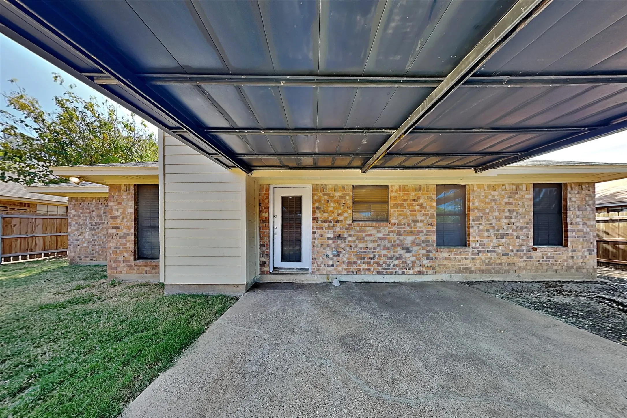 Single Family Residence For Rent in Denton County , 1112 Colony Street, Flower Mound, Texas 75028, 3 Bedroom, 2 Bathroom, 2 Garage spaces, 1,641 Sqft, built in 1985, mls#21367720, Real Estate Agent in Flower Mound, Homes For Rent in Denton county, Homes For Rent in Flower Mound, Realtor in Flower Mound Texas, Real Estate Brokerage Independent Realty Texas, Luminita Cordes Realtor