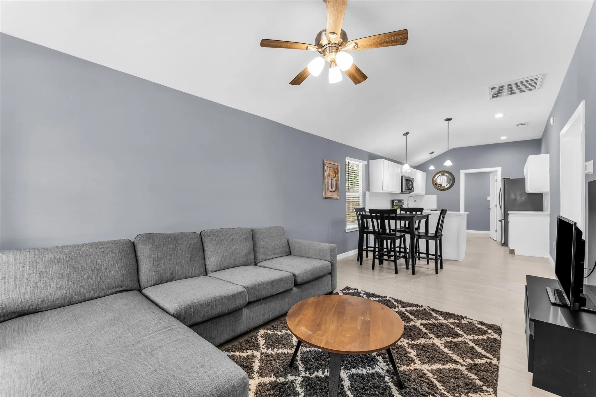 Single Family Residence For Sale in Bell County , 313 E Texas Avenue, Killeen, Texas 76541, 2 Bedroom, 2 Bathroom, Garage spaces, 836 Sqft, built in 1985, mls#21367669, Real Estate Agent in Killeen, Homes For Sale in Bell county, Homes For Sale in Killeen, Realtor in Killeen Texas, Real Estate Brokerage Independent Realty Texas, Luminita Cordes Realtor