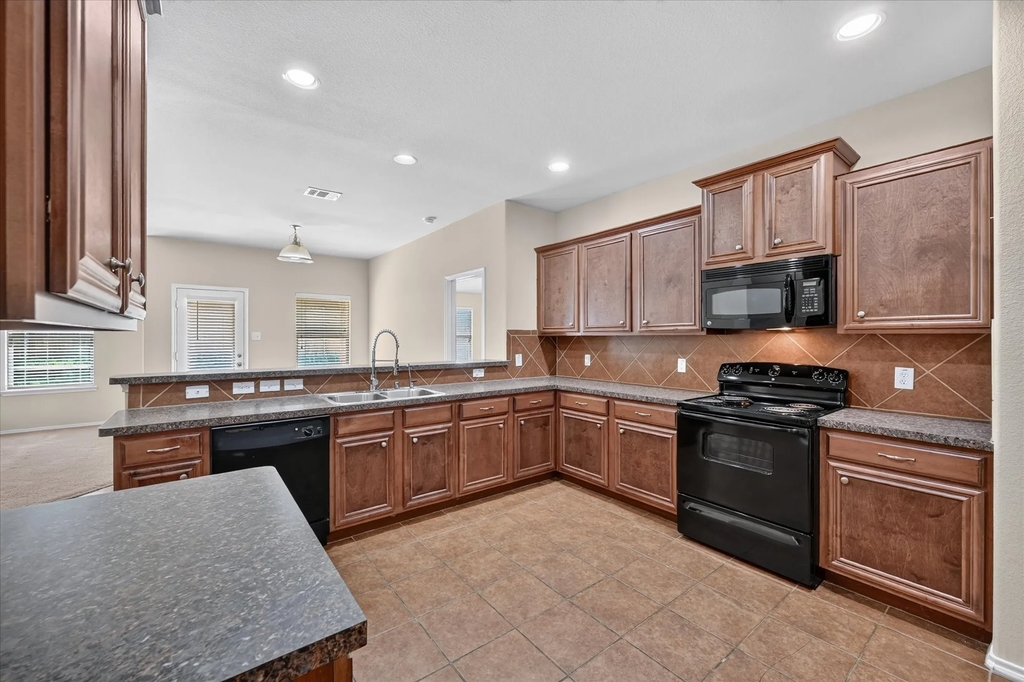 Single Family Residence For Rent in Denton County , 14911 Riverside Drive, Little Elm, Texas 75068, 3 Bedroom, 2 Bathroom, 2 Garage spaces, 1,882 Sqft, built in 2010, mls#21367710, Real Estate Agent in Little Elm, Homes For Rent in Denton county, Homes For Rent in Little Elm, Realtor in Little Elm Texas, Real Estate Brokerage Independent Realty Texas, Luminita Cordes Realtor