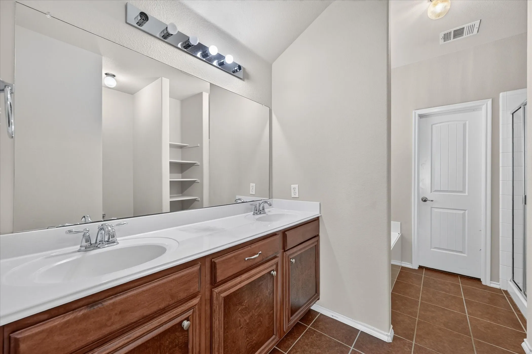 Single Family Residence For Rent in Denton County , 14911 Riverside Drive, Little Elm, Texas 75068, 3 Bedroom, 2 Bathroom, 2 Garage spaces, 1,882 Sqft, built in 2010, mls#21367710, Real Estate Agent in Little Elm, Homes For Rent in Denton county, Homes For Rent in Little Elm, Realtor in Little Elm Texas, Real Estate Brokerage Independent Realty Texas, Luminita Cordes Realtor