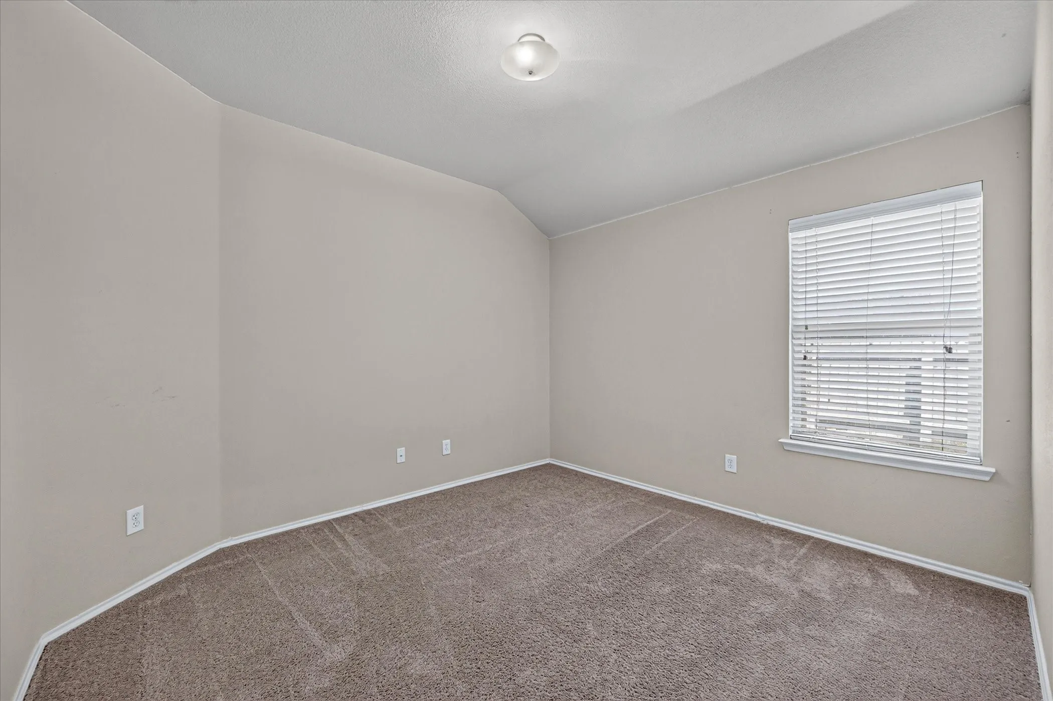 Single Family Residence For Rent in Denton County , 14911 Riverside Drive, Little Elm, Texas 75068, 3 Bedroom, 2 Bathroom, 2 Garage spaces, 1,882 Sqft, built in 2010, mls#21367710, Real Estate Agent in Little Elm, Homes For Rent in Denton county, Homes For Rent in Little Elm, Realtor in Little Elm Texas, Real Estate Brokerage Independent Realty Texas, Luminita Cordes Realtor