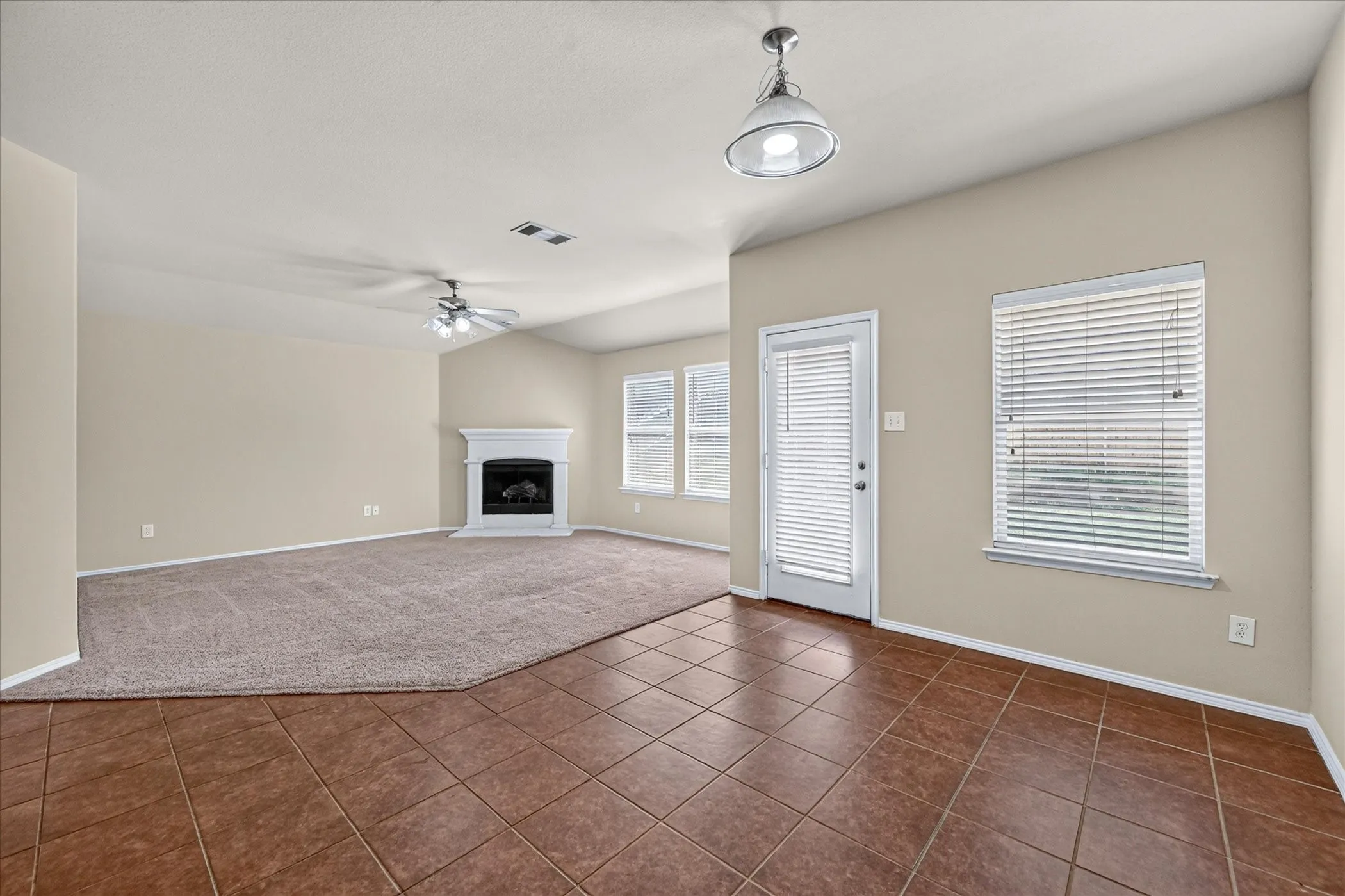 Single Family Residence For Rent in Denton County , 14911 Riverside Drive, Little Elm, Texas 75068, 3 Bedroom, 2 Bathroom, 2 Garage spaces, 1,882 Sqft, built in 2010, mls#21367710, Real Estate Agent in Little Elm, Homes For Rent in Denton county, Homes For Rent in Little Elm, Realtor in Little Elm Texas, Real Estate Brokerage Independent Realty Texas, Luminita Cordes Realtor
