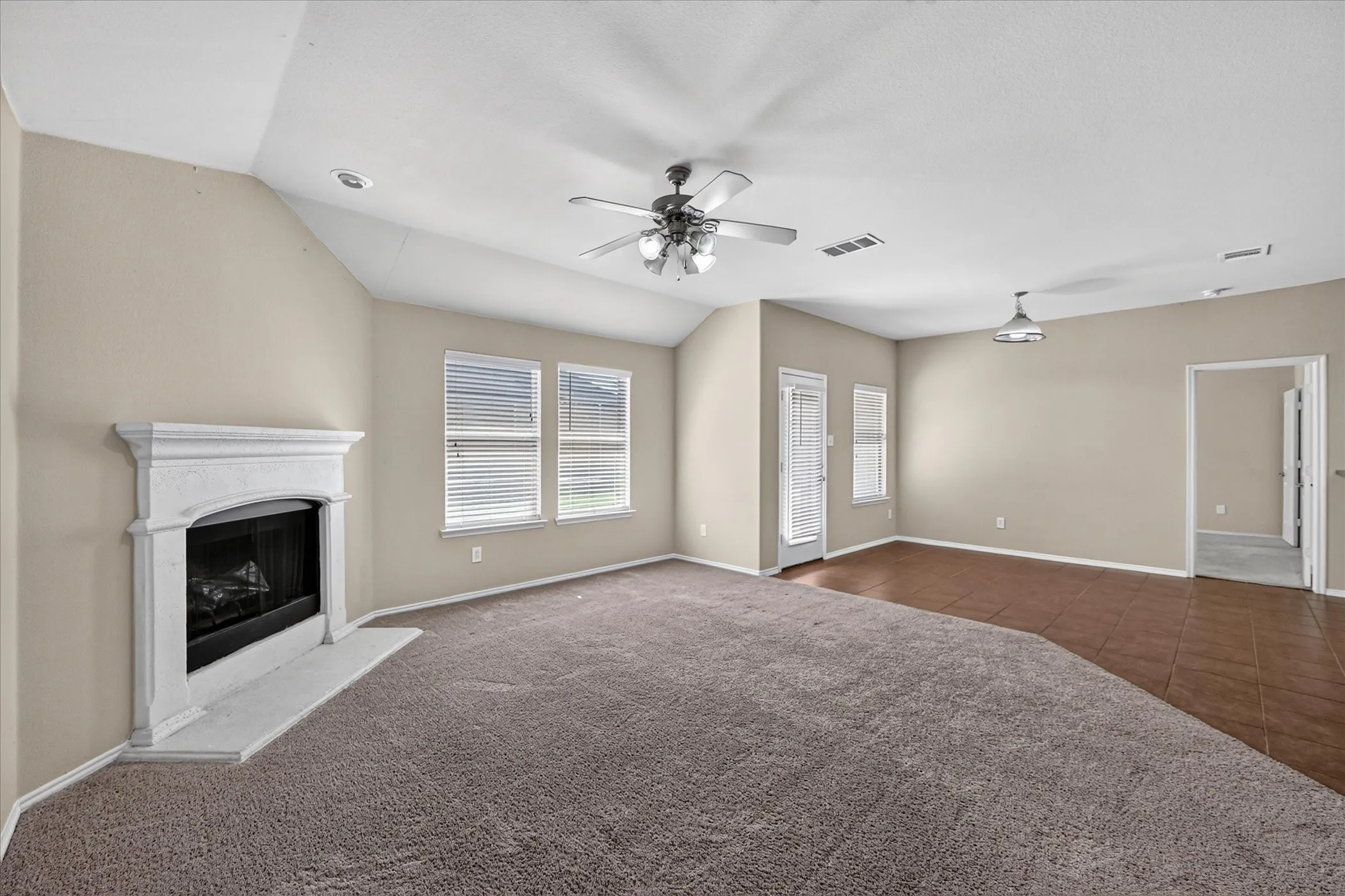 Single Family Residence For Rent in Denton County , 14911 Riverside Drive, Little Elm, Texas 75068, 3 Bedroom, 2 Bathroom, 2 Garage spaces, 1,882 Sqft, built in 2010, mls#21367710, Real Estate Agent in Little Elm, Homes For Rent in Denton county, Homes For Rent in Little Elm, Realtor in Little Elm Texas, Real Estate Brokerage Independent Realty Texas, Luminita Cordes Realtor