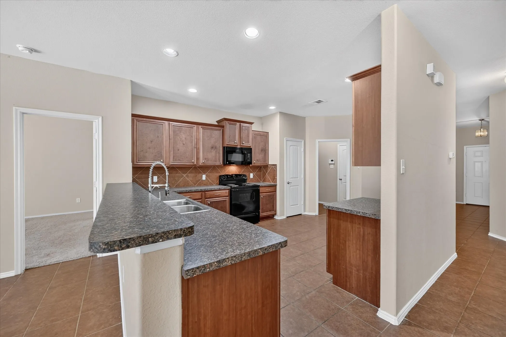 Single Family Residence For Rent in Denton County , 14911 Riverside Drive, Little Elm, Texas 75068, 3 Bedroom, 2 Bathroom, 2 Garage spaces, 1,882 Sqft, built in 2010, mls#21367710, Real Estate Agent in Little Elm, Homes For Rent in Denton county, Homes For Rent in Little Elm, Realtor in Little Elm Texas, Real Estate Brokerage Independent Realty Texas, Luminita Cordes Realtor
